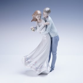 Lladro Porcelain Figurine, Loves Embrace 01006704