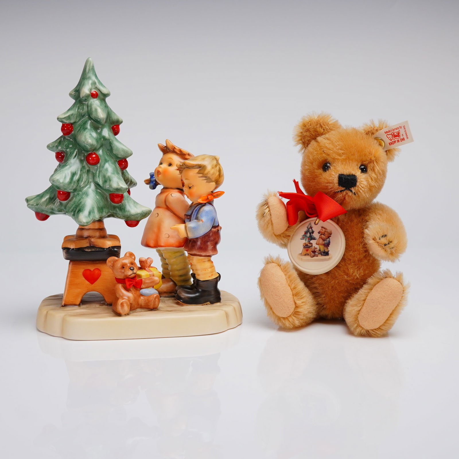 Goebel Hummel Wonder of Christmas & Steiff Teddy Bear Set: A collaborative limited edition set consisting of three components: a Goebel M.J. Hummel porcelain figurine, a Steiff plush teddy bear, and their original presentation box. The hand-painted ceramic fi