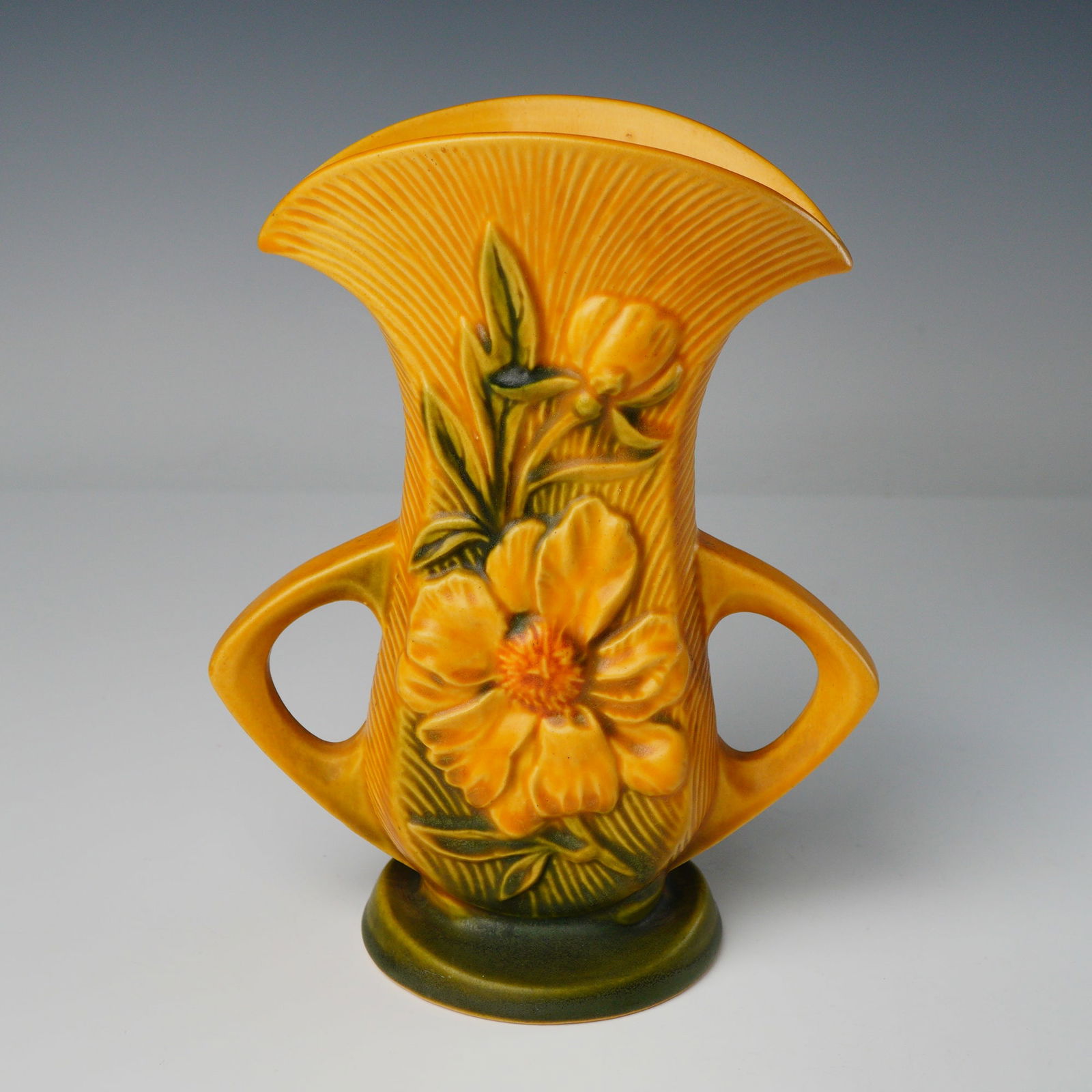 Roseville Peony Pattern Double Handled Vase, Shape 62-8" (1 of 5)