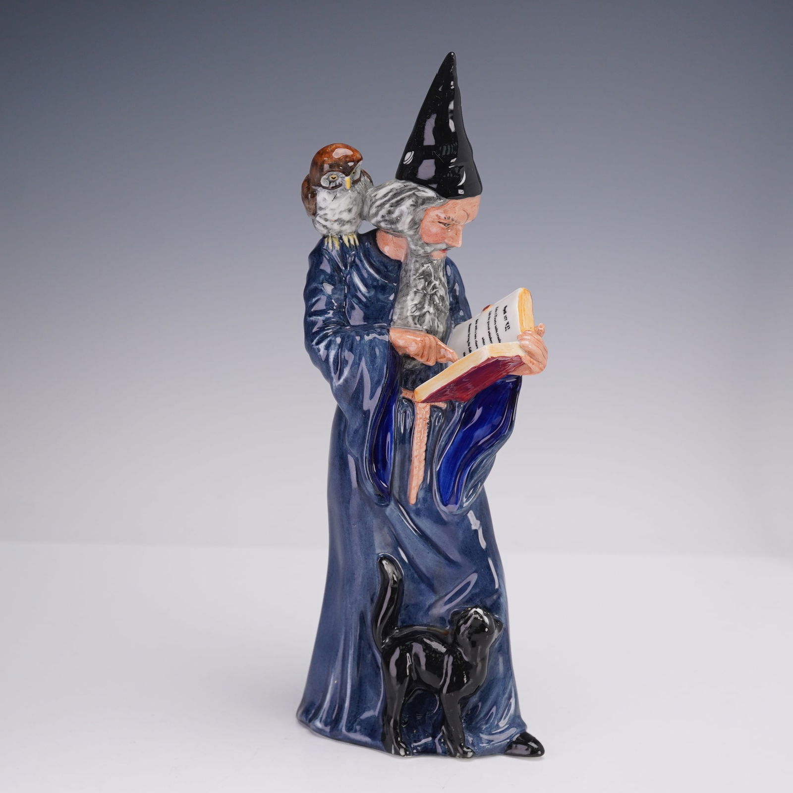 Royal Doulton Figurine, Wizard HN2877 (1 of 5)