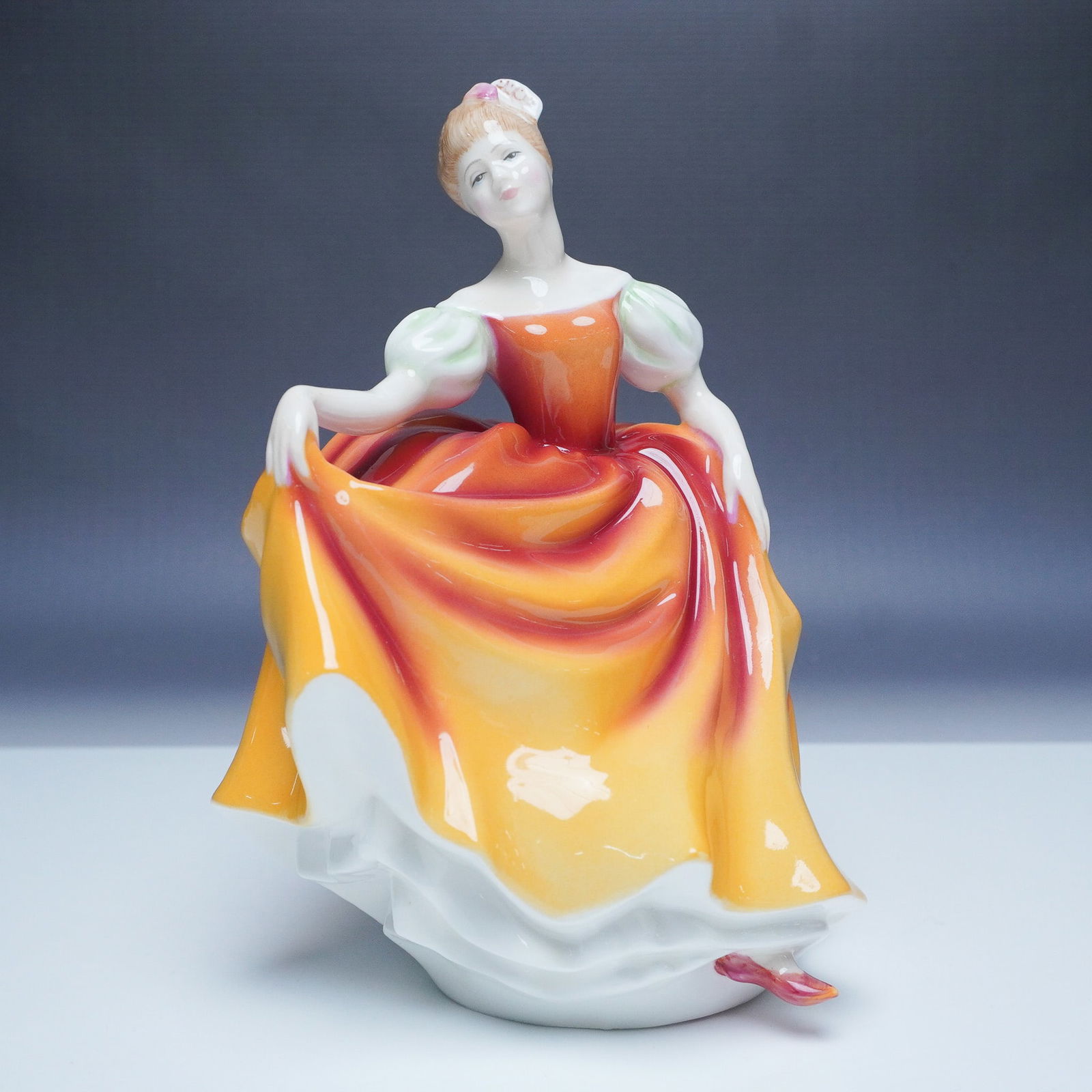 Royal Doulton Autumn Attraction HN 3612 Figurine (1 of 5)