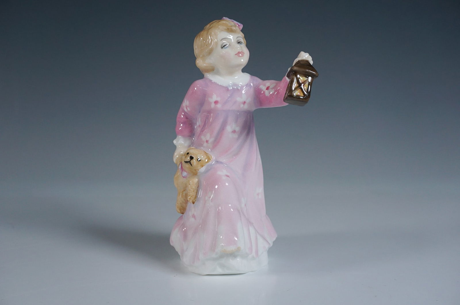 Royal Doulton Figurine, Time for Bed HN3762 (1 of 4)