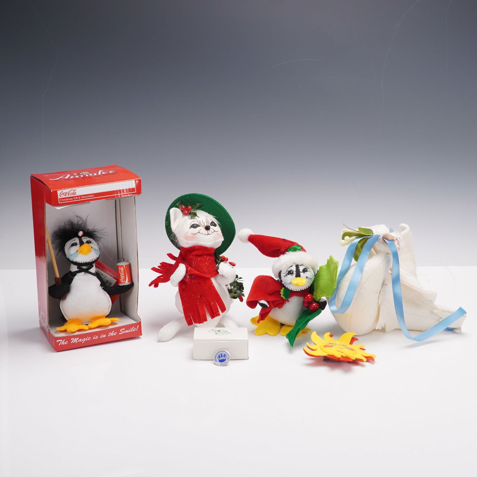 6pc Annalee Dolls Holiday Figurines with Society and Sun Pins (1 of 3)