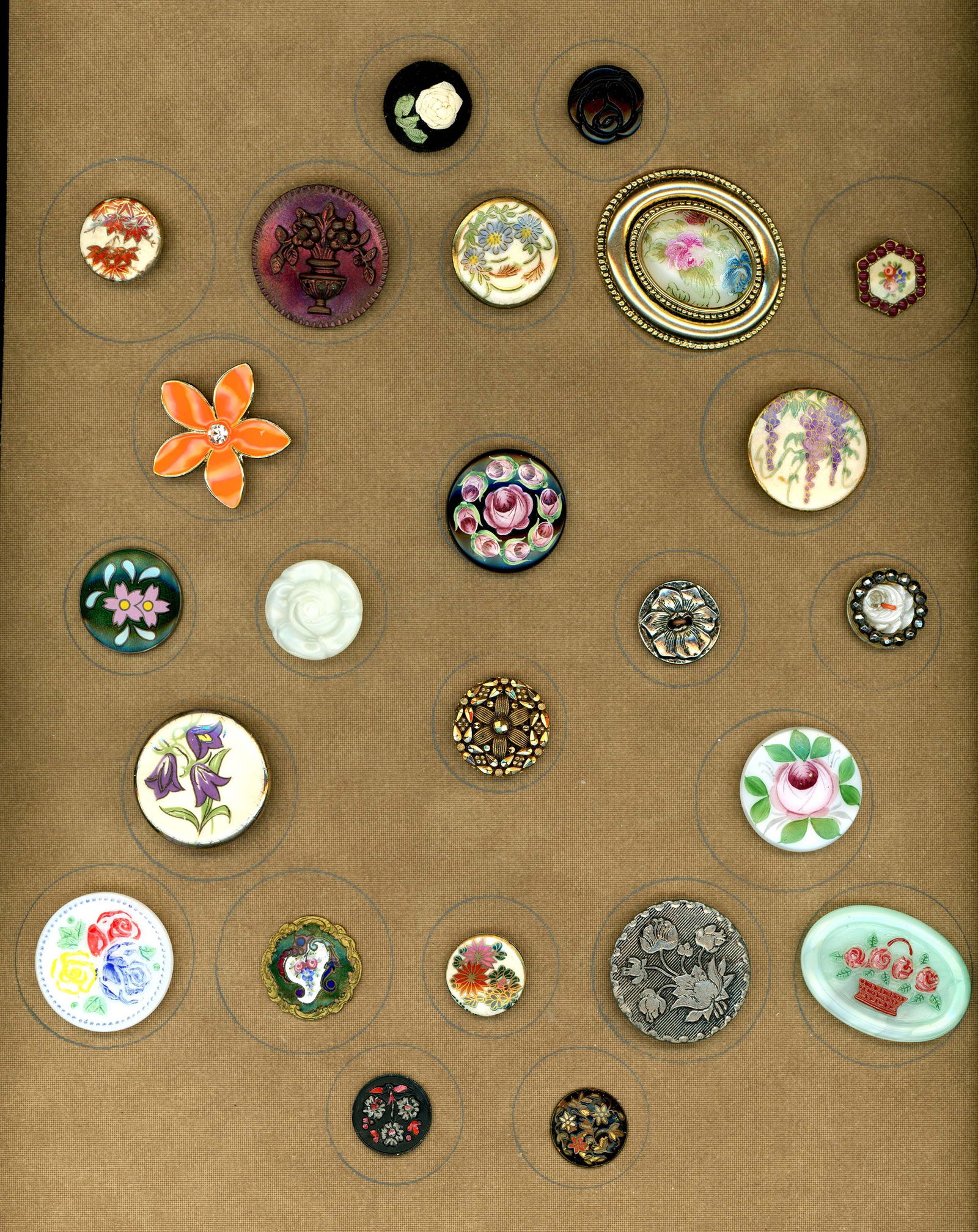 A card of assorted floral buttons: 24 Small/Medium/Large 19th-20th C. assorted material examples. This lovely card includes a variety of materials including glass, porcelain, Satsuma, black glass, metal and ,more. Take a look at some