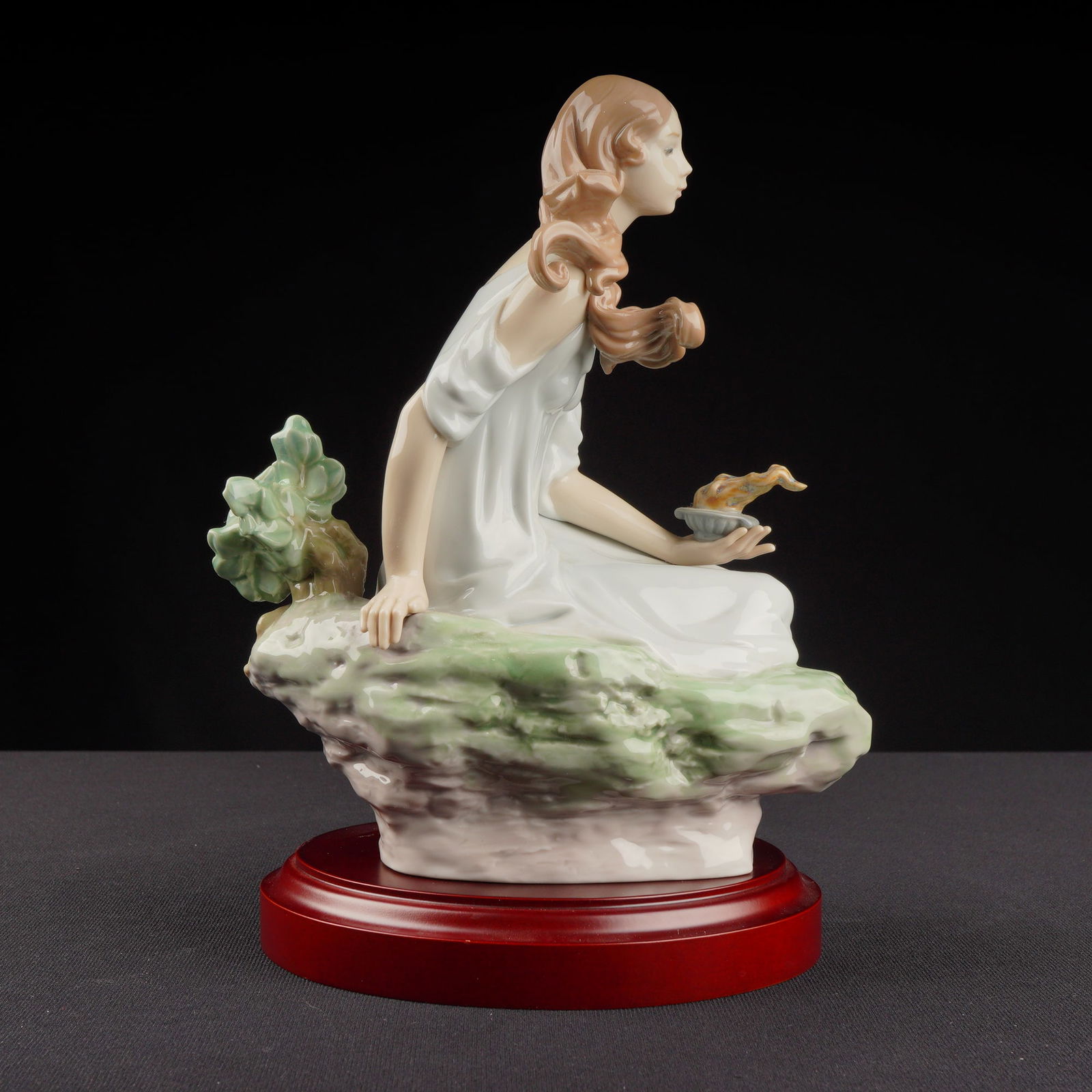 Lladro Privilege Figurine The Muse 01007703 with Base (1 of 8)