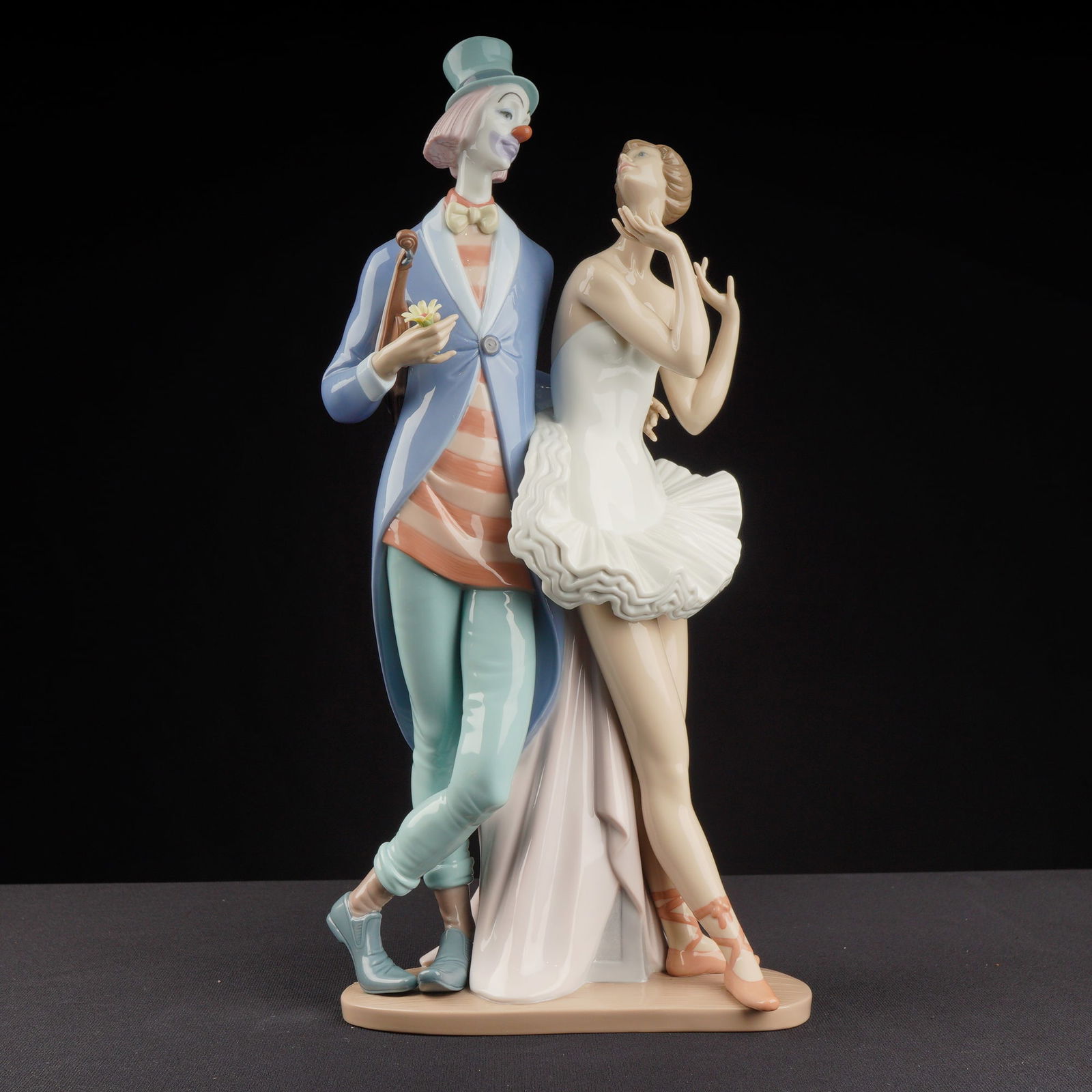 Lladro Porcelain Sculpture Carnevale 01006316 (1 of 5)