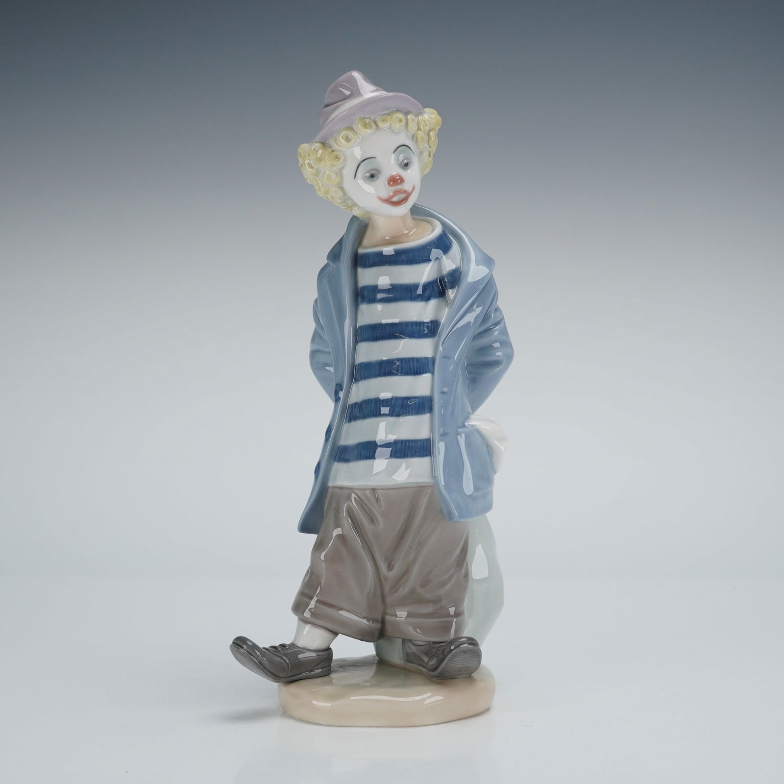 Lladro Little Traveler Figurine 7602 (1 of 4)