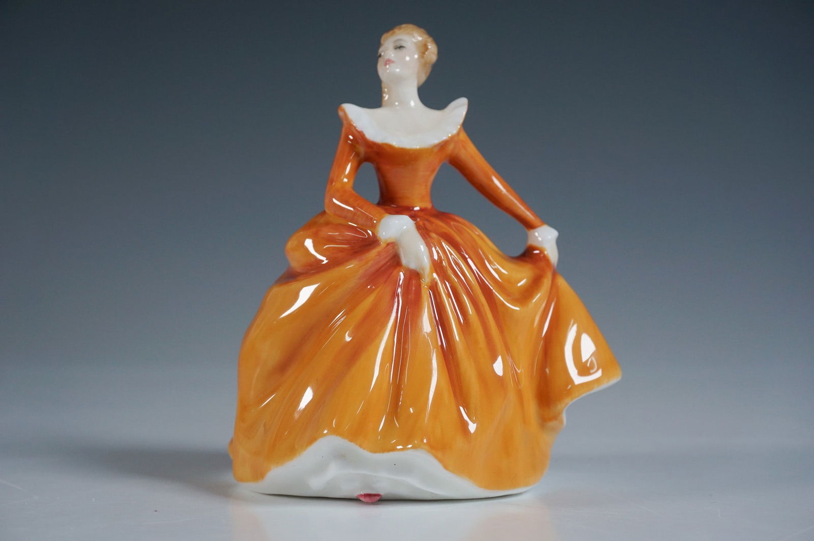 Royal Doulton Figurine, Fragrance HN3220 (1 of 4)