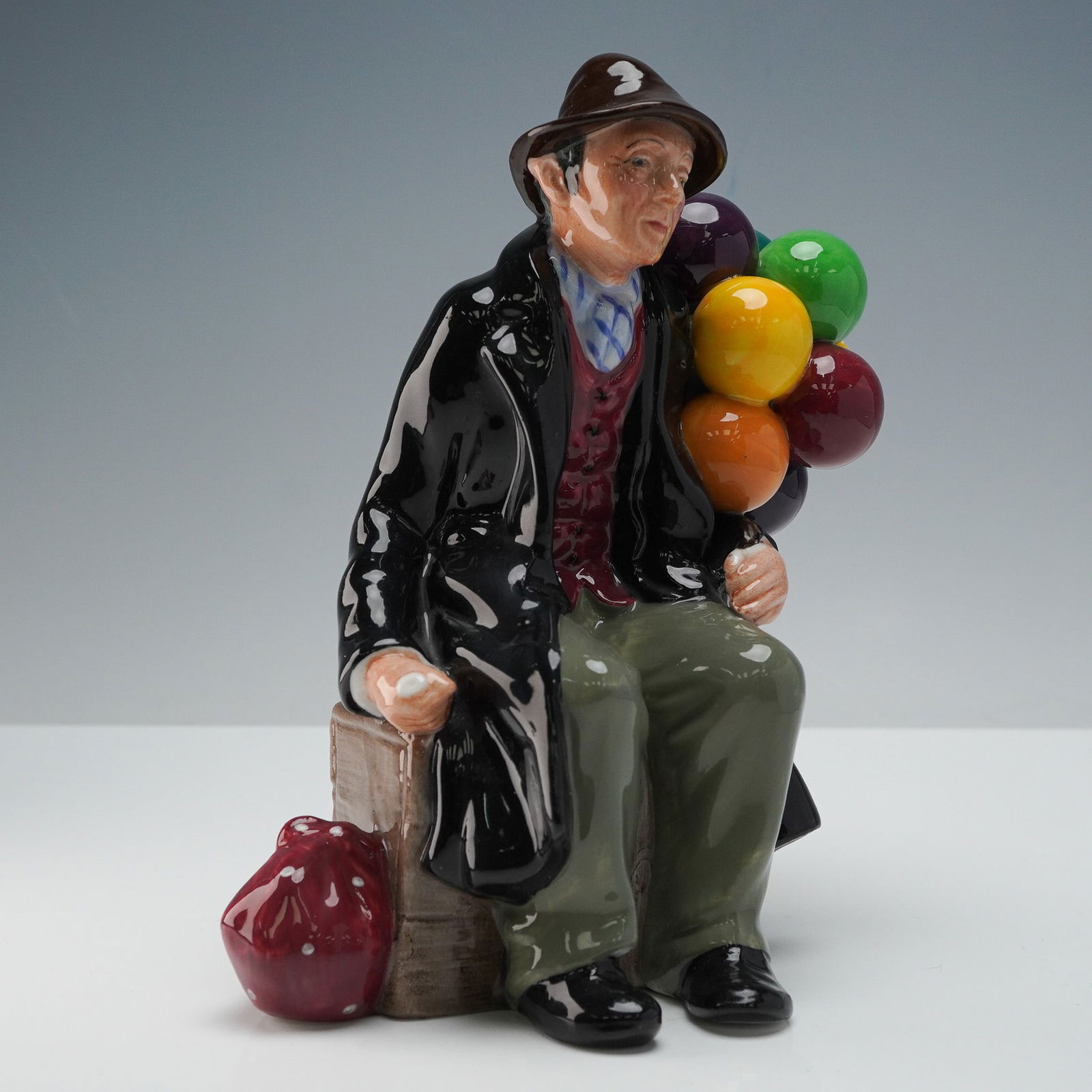 Royal Doulton Figurine, The Balloon Man HN1954 (1 of 6)
