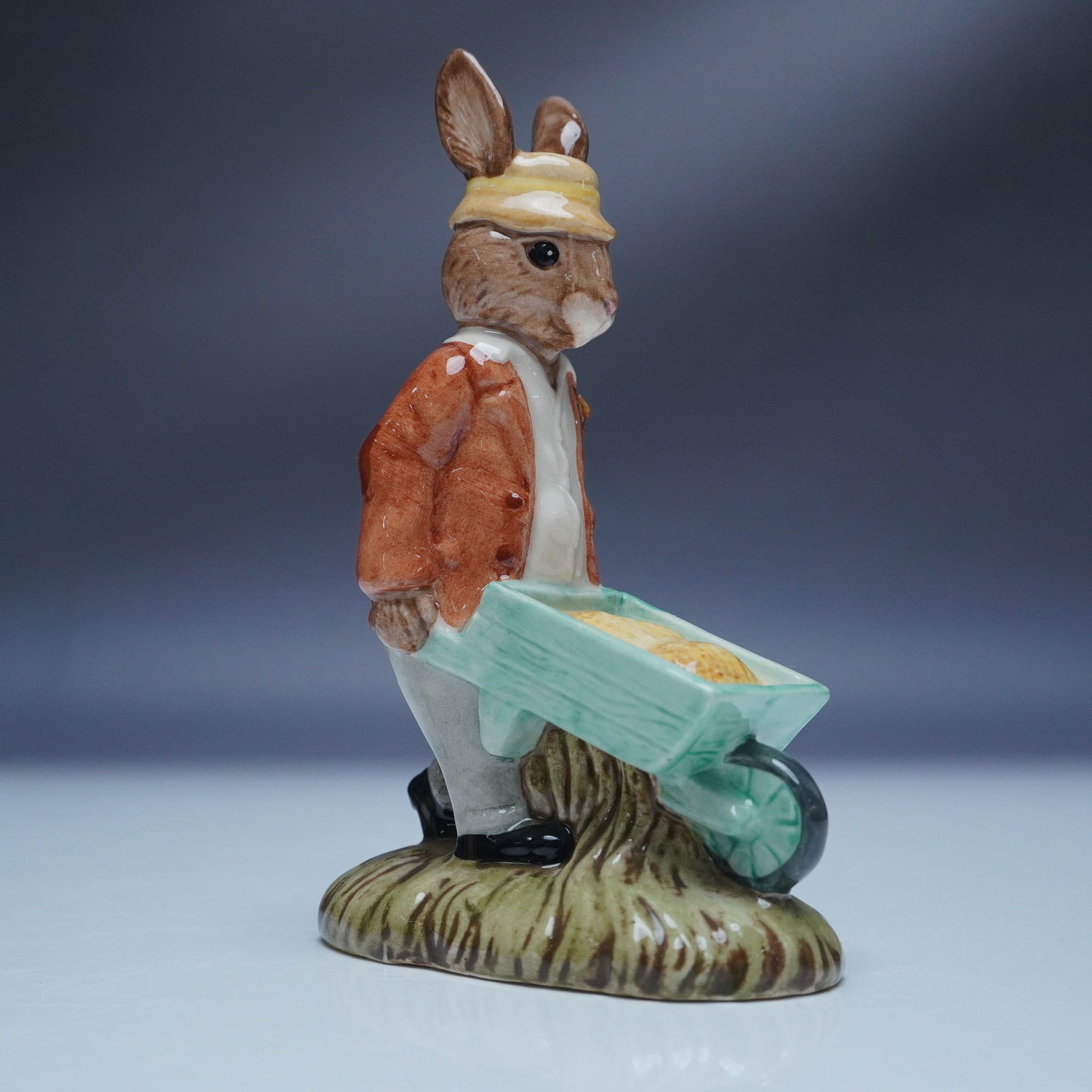 Royal Doulton Bunnykins Gardener Figurine DB156 (1 of 5)