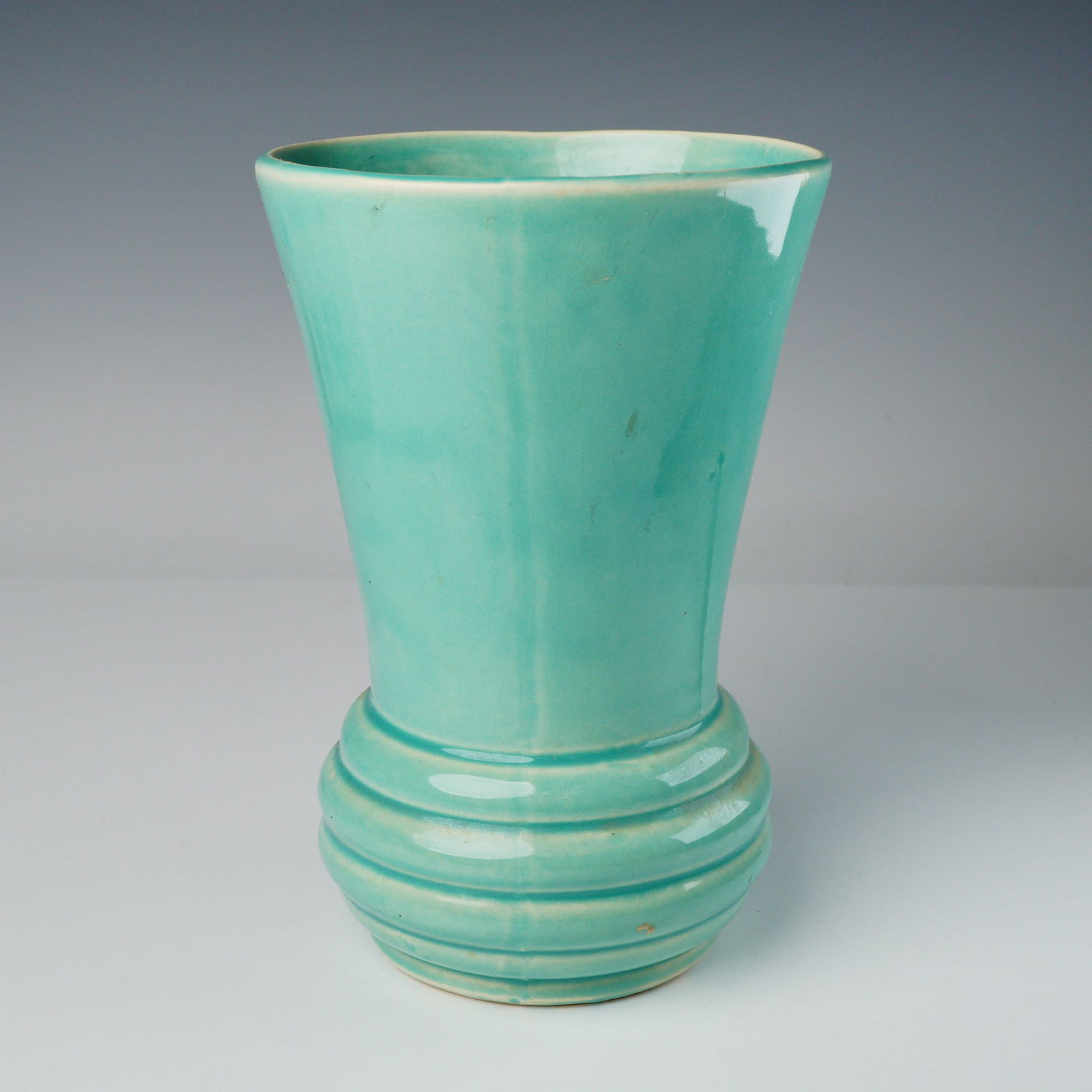 A Vintage McCoy Pottery Turquoise Color Ribbed Base Trumpet Vase (1 of 4)