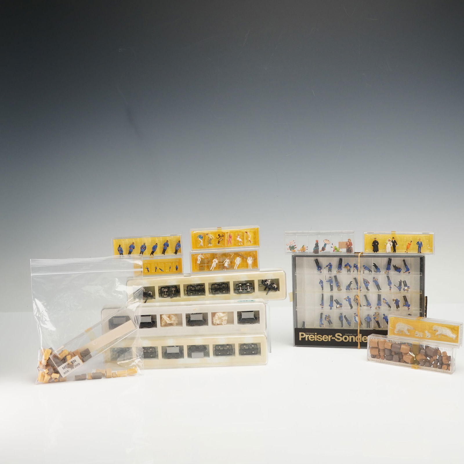 13pc Train Sets Preiser-Sonder Miniature Figures and Accessories (1 of 3)