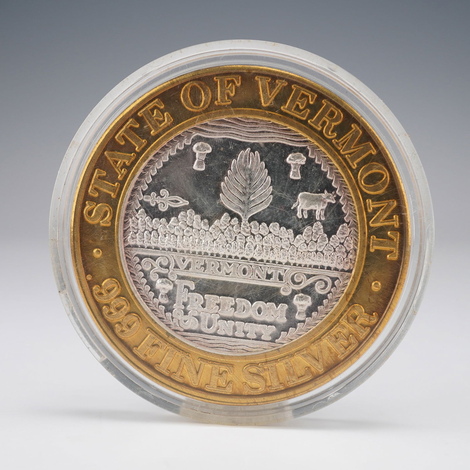 1994 Foxwoods Resort Vermont .999 Silver Token: A bi-metallic commemorative token, identified through web intelligence as a Foxwoods Resort Casino State of Vermont .999 Fine Silver Commemorative Medal, dated 1994. The obverse features a
