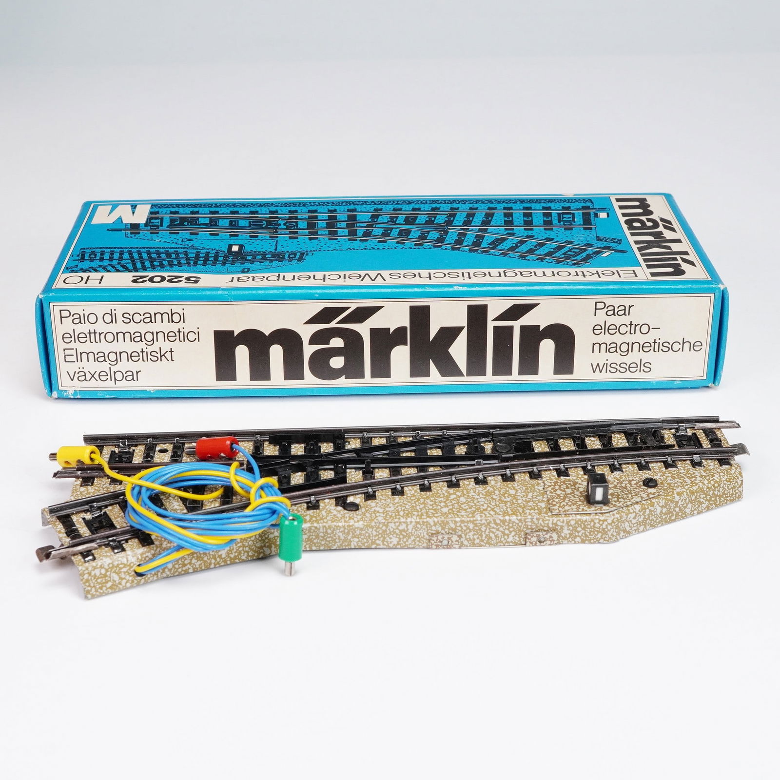 Marklin HO Scale Railroad Solenoid Operated Turnouts HO5202 (1 of 5)