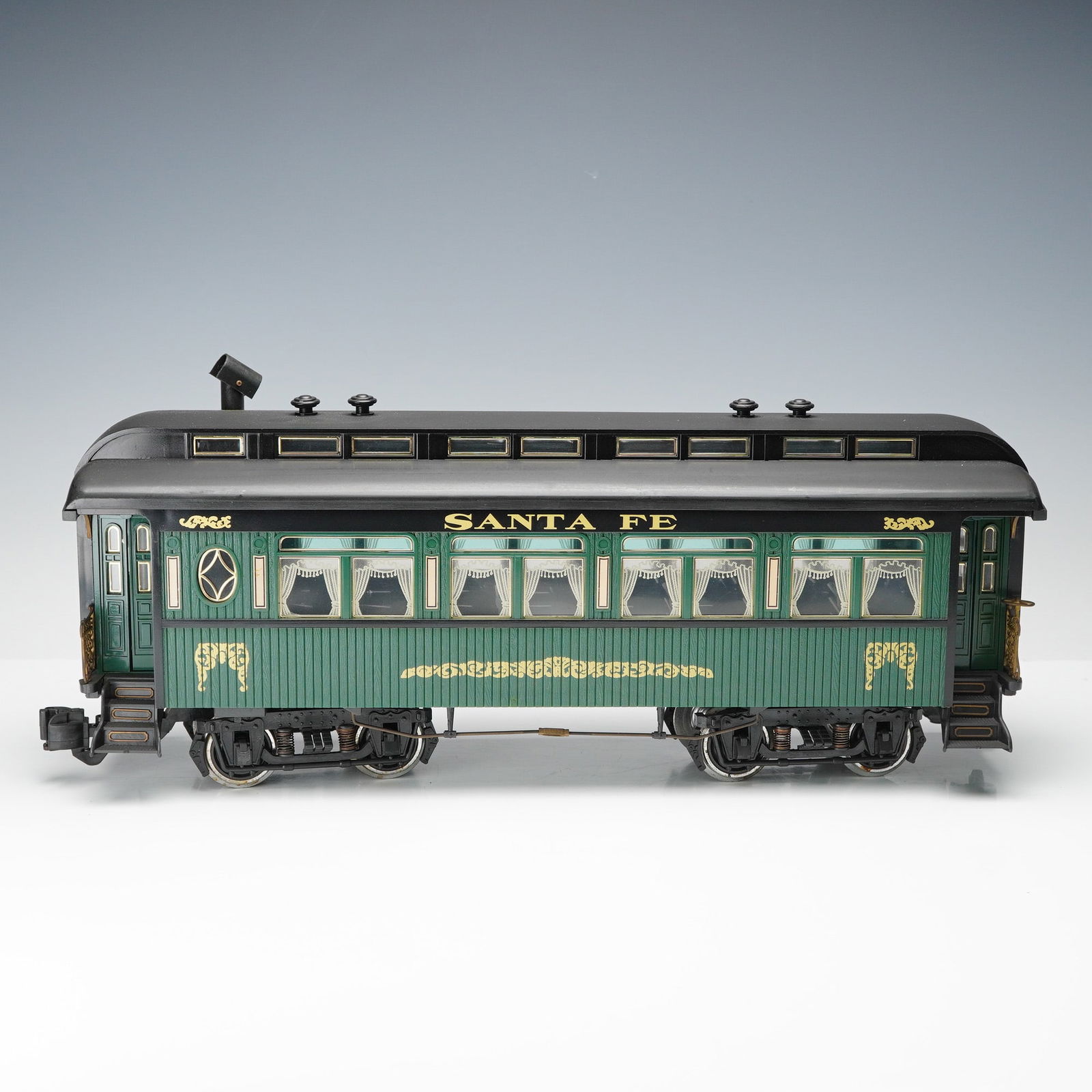 REA Santa Fe Coach Passenger Car Electric Train Model (1 of 4)