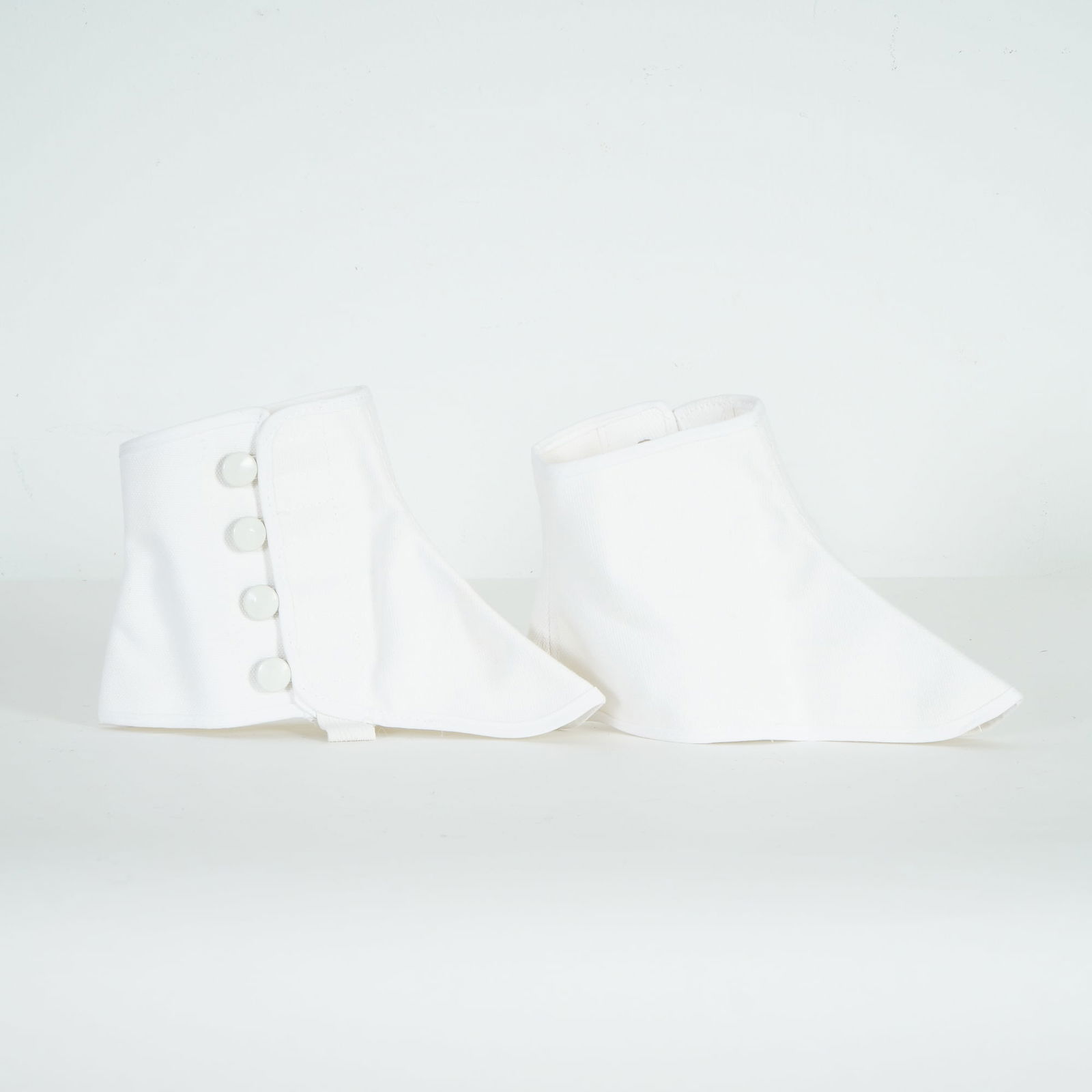 Pair of White Cotton Spats (1 of 4)