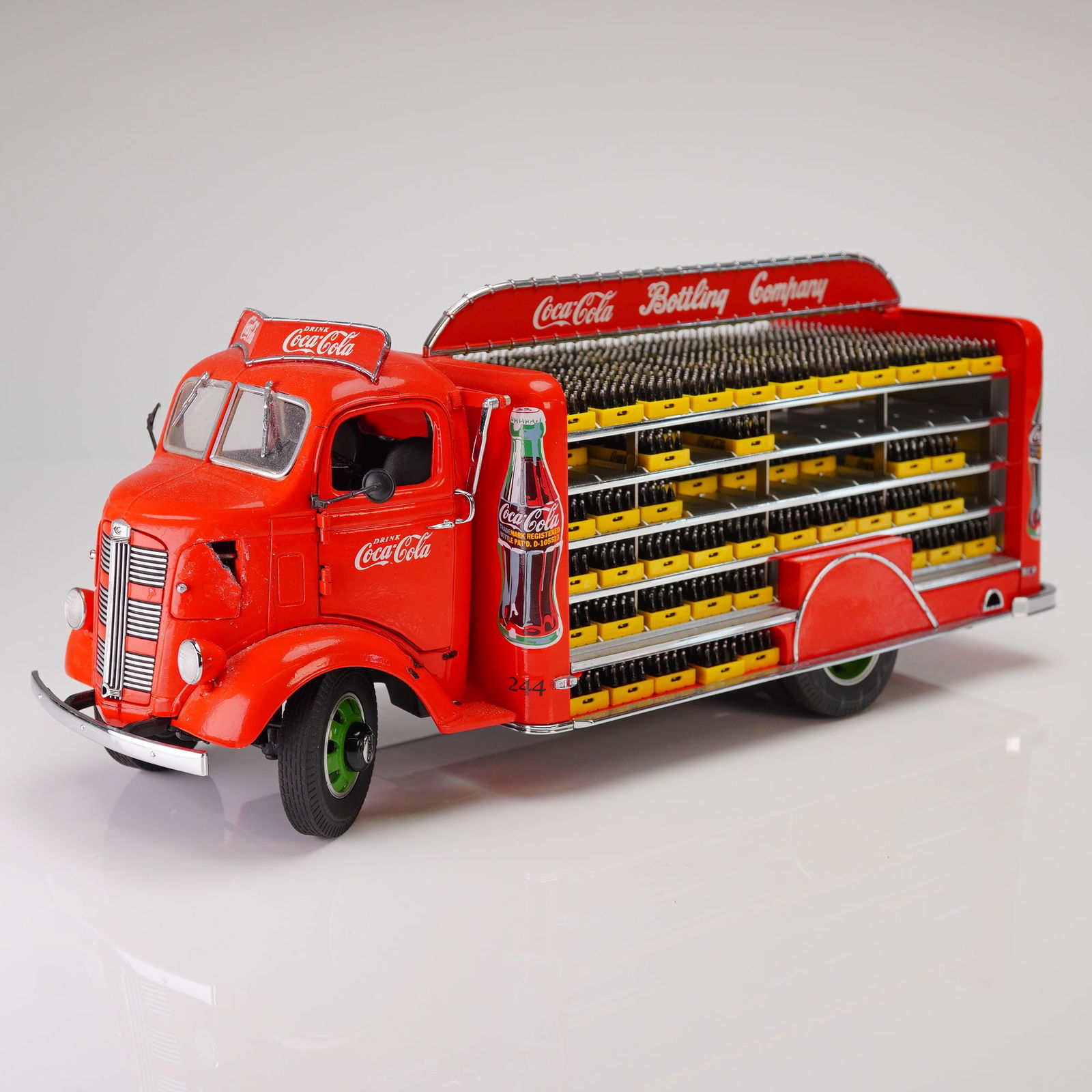 Danbury Mint 1938 GMC Cab Over Engine Coca-Cola Truck 1:24 (1 of 4)