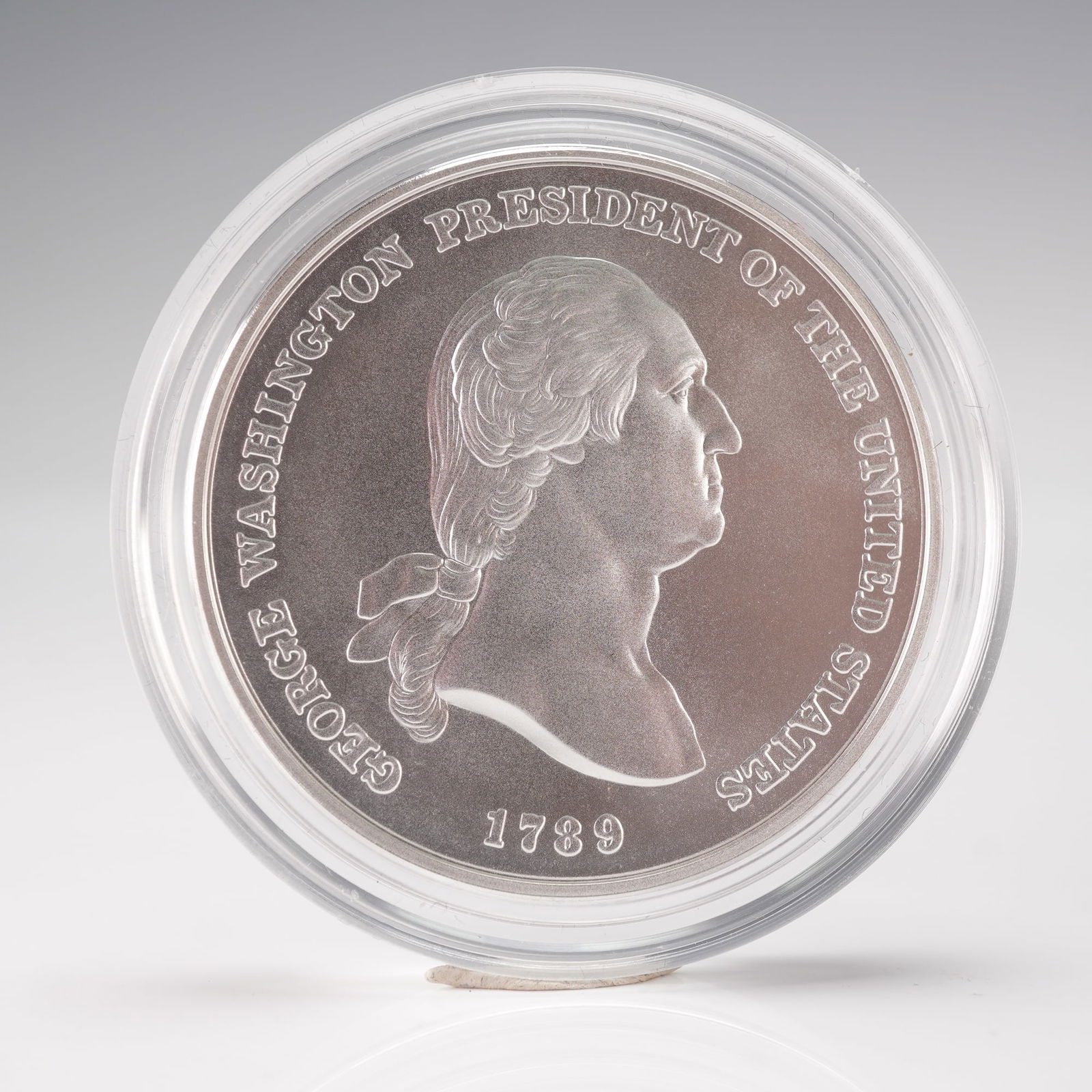 US George Washington Presidential 1 oz Silver Medal, Proof: US Mint Presidential Silver Medal Program. This item is a modern commemorative medal replicating the historic Washington Indian Peace Medal design. Obverse: Washington Profile. Reverse: Peace and