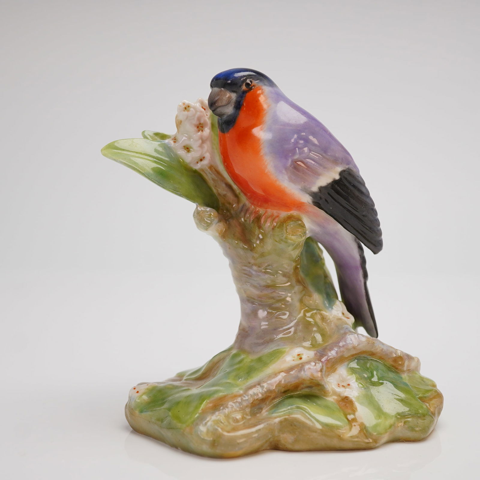 Royal Doulton Bone China Bullfinch Figurine HN 2551 (1 of 3)