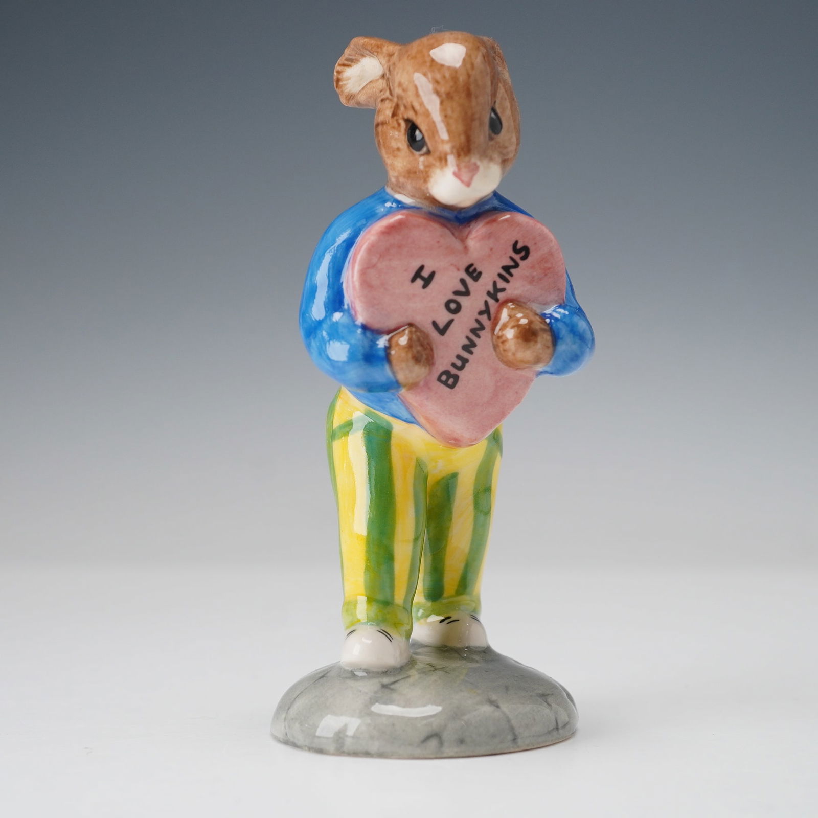 Royal Doulton Bunnykins Colorway Figurine, Sweetheart DB174 (1 of 4)