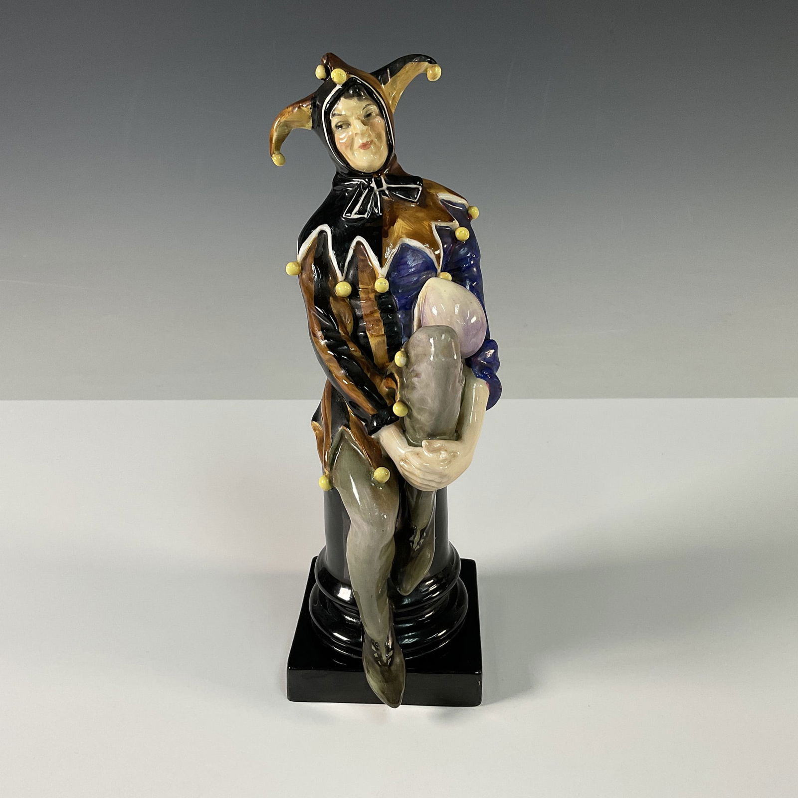 Royal Doulton Figurine, A Jester HN1295 (1 of 4)