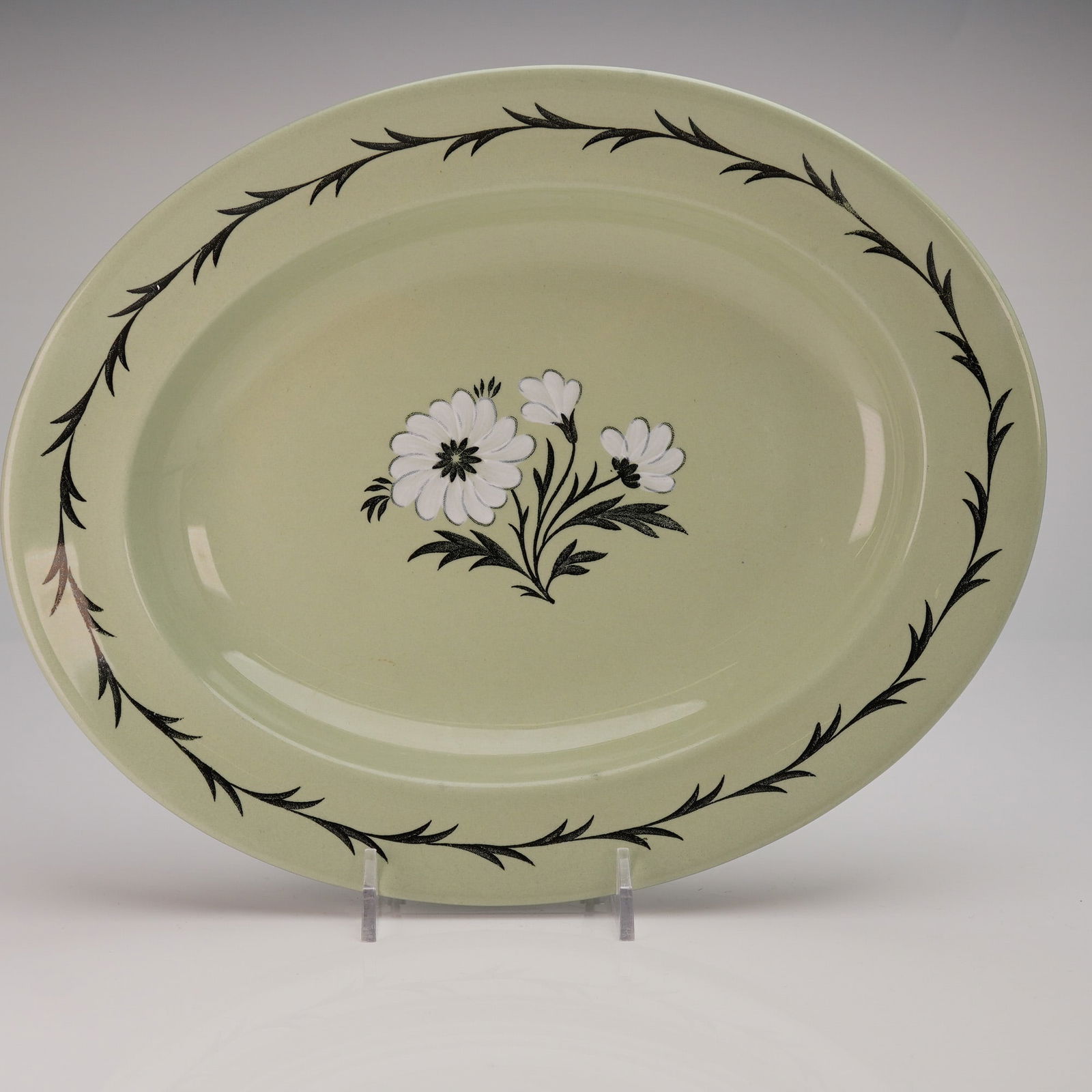 Wedgwood of Etruria & Barlaston Green Oval Serving Bowl, Aster (1 of 5)