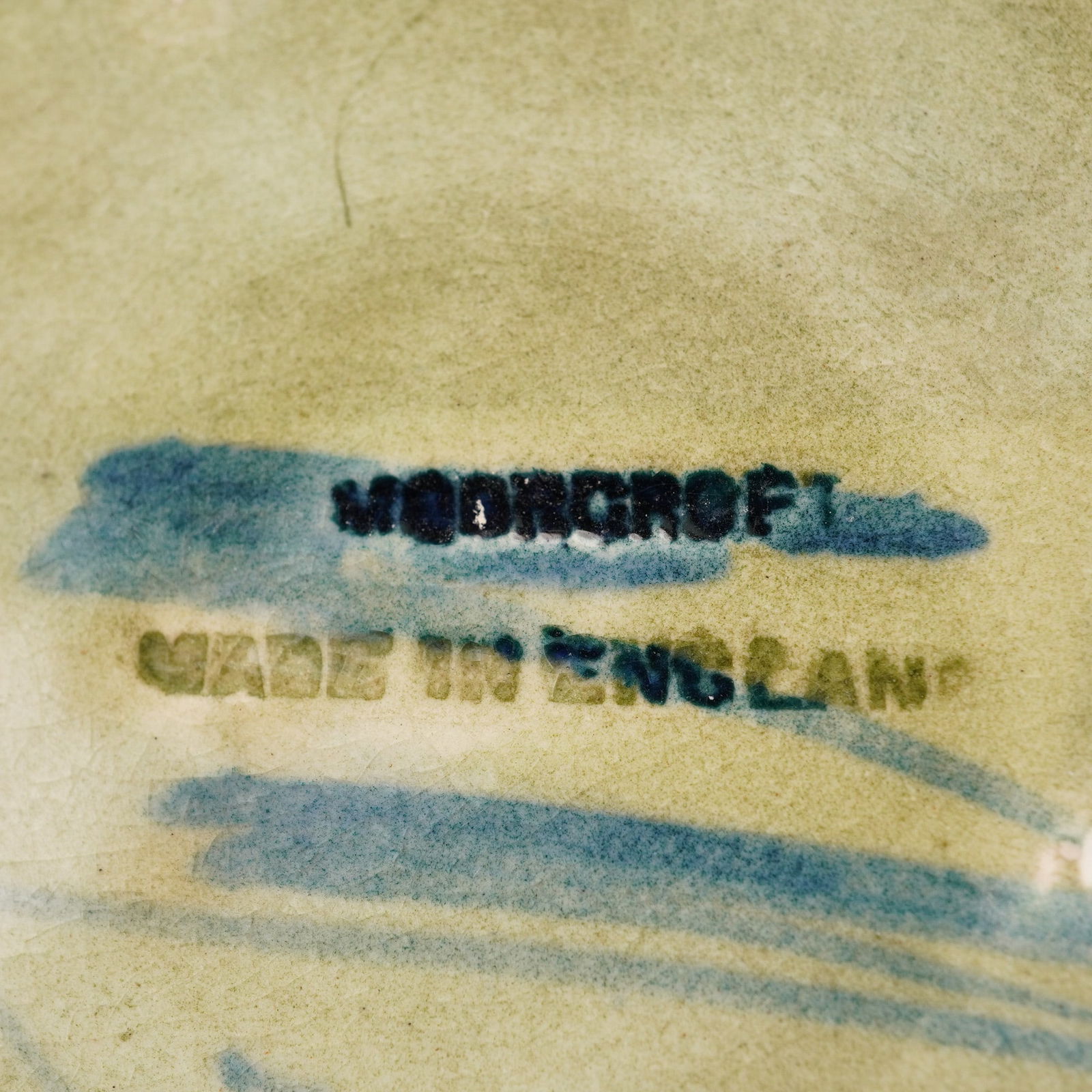 Three Moorcroft Pomegranate Pattern Earthenware Plates - 4