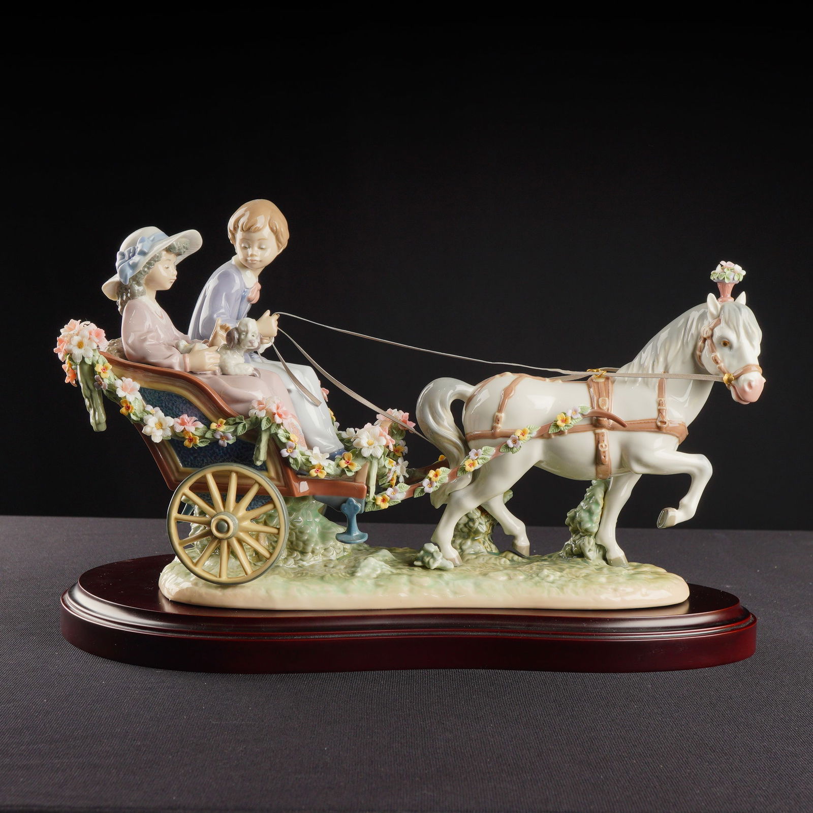 Lladro Porcelain Sculpture A Ride in the Park 01005718 with Base (1 of 5)