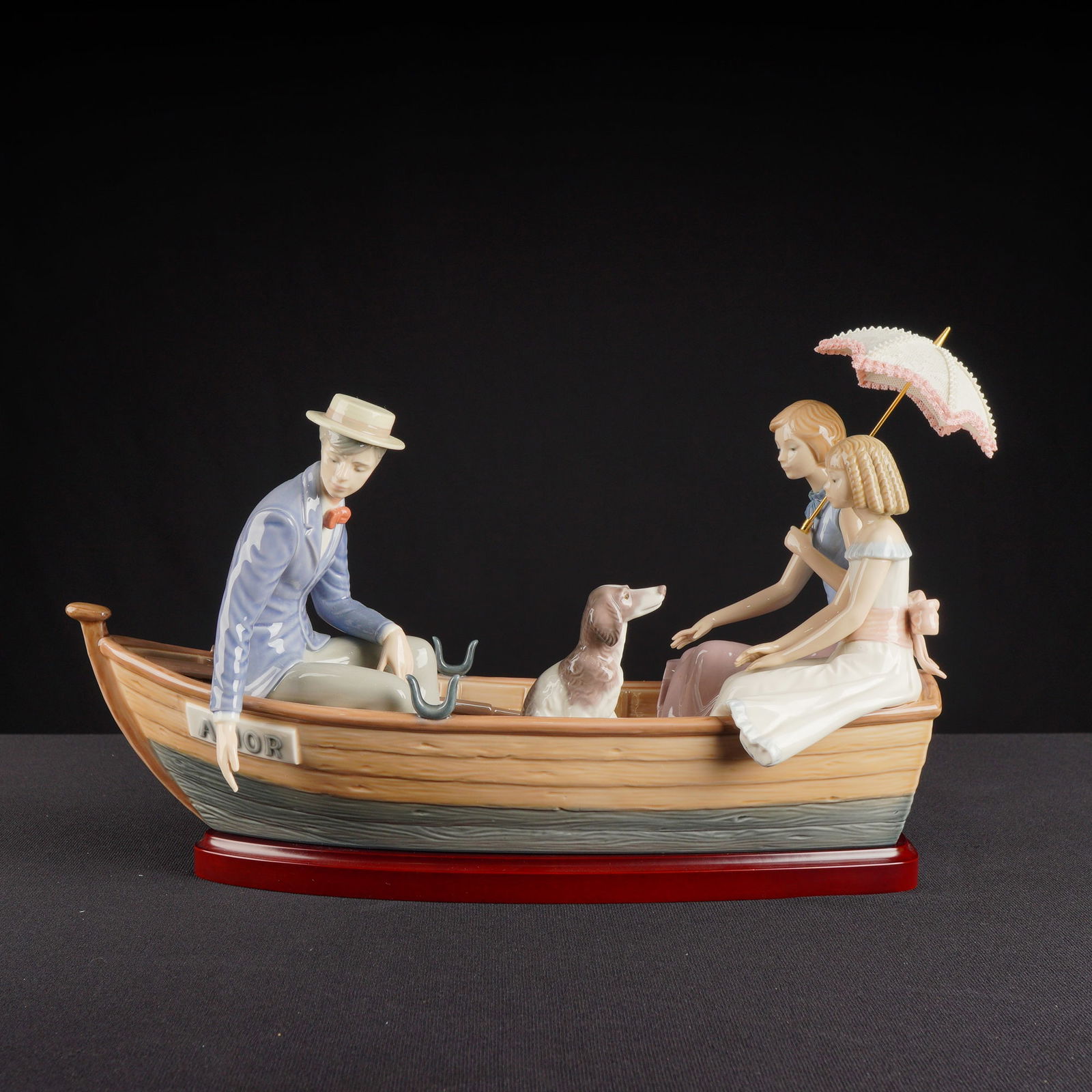 Lladro Porcelain Sculpture Love Boat 01005343 with Base (1 of 7)