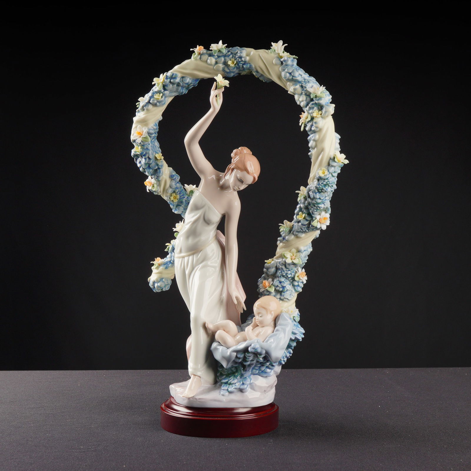 Lladro Porcelain Sculpture Rebirth Millennium 01006571 (1 of 6)