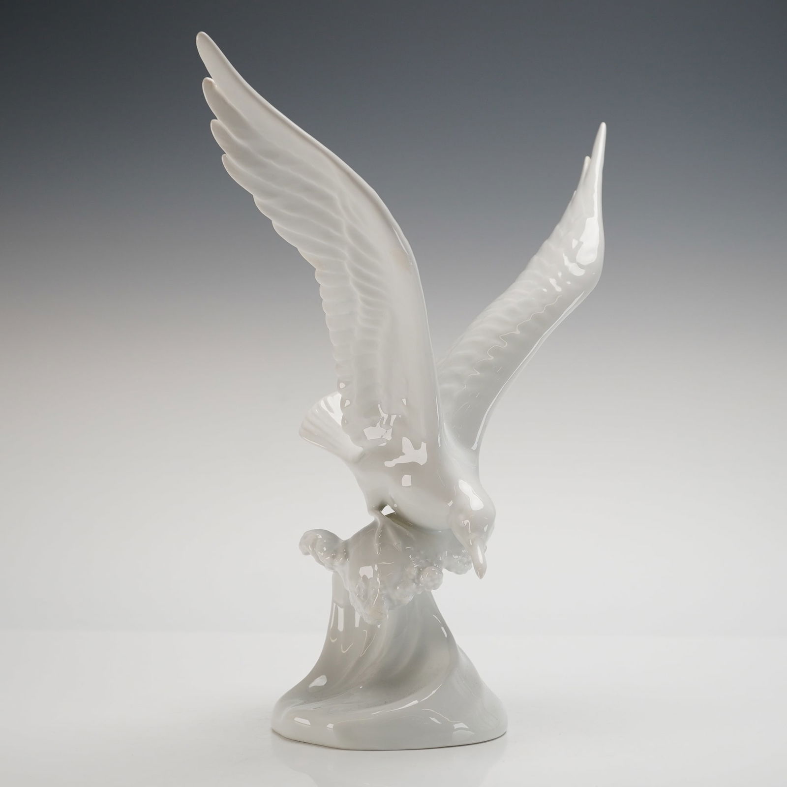 Herend Porcelain Figurine White Bird in Flight Model 5029 (1 of 3)