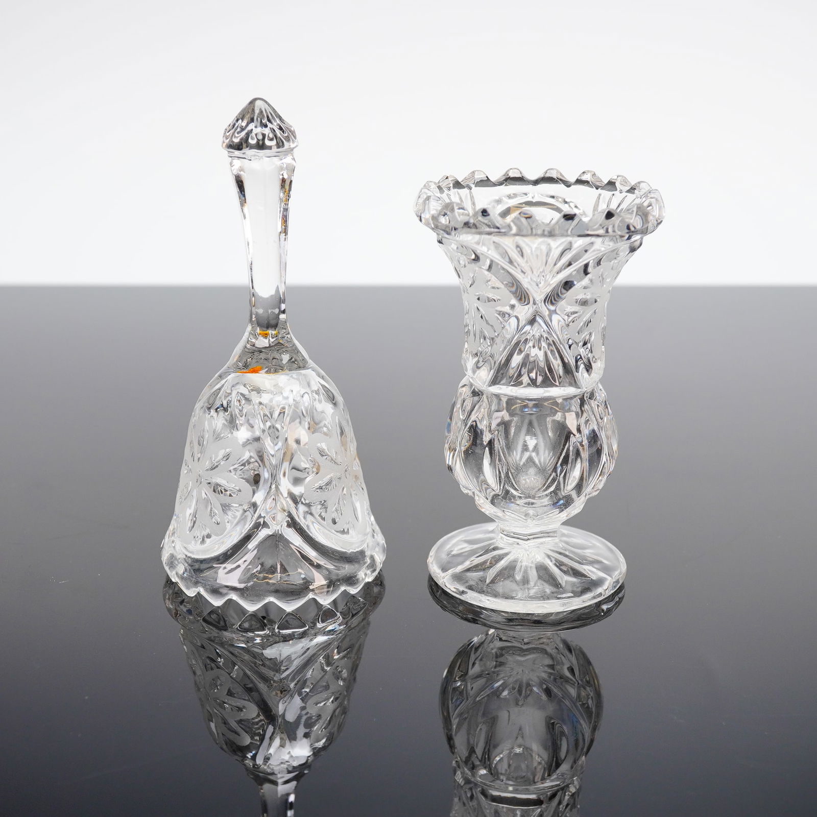 2pc Kristal Zajecar Crystal Vase and Bell (1 of 4)
