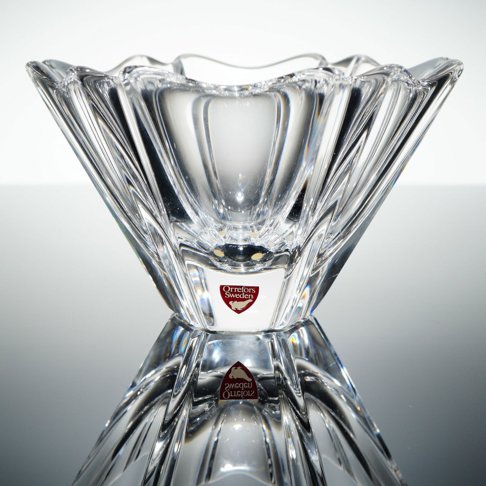 Orrefors Orion Crystal Bowl Designed by Lars Hellsten: A single Swedish contemporary art glass vessel identified through consensus as the 'Orion' bowl, designed by Lars Hellsten for Orrefors. The object is crafted from heavy, clear lead crystal, featuring