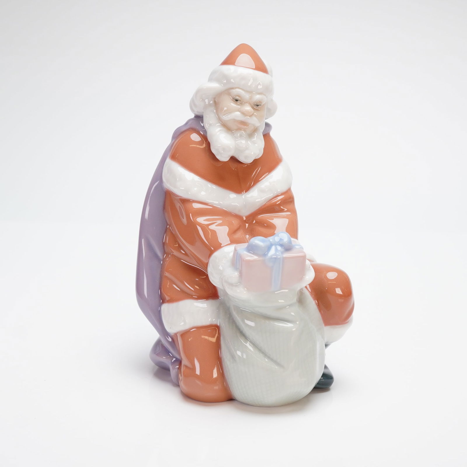 Lladro Porcelain Figurine, A Gift From Santa 1006575 (1 of 4)