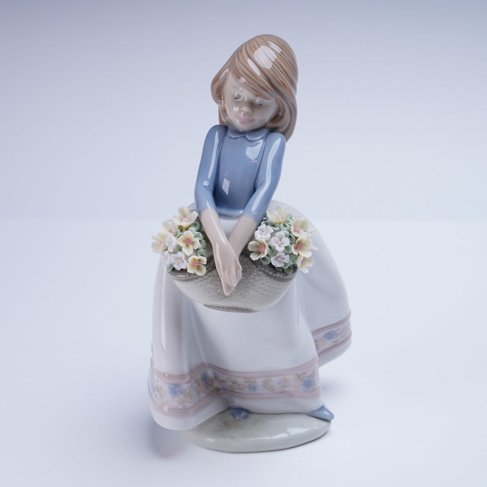Lladro Porcelain Figurine, May Flowers 01005467 (1 of 4)