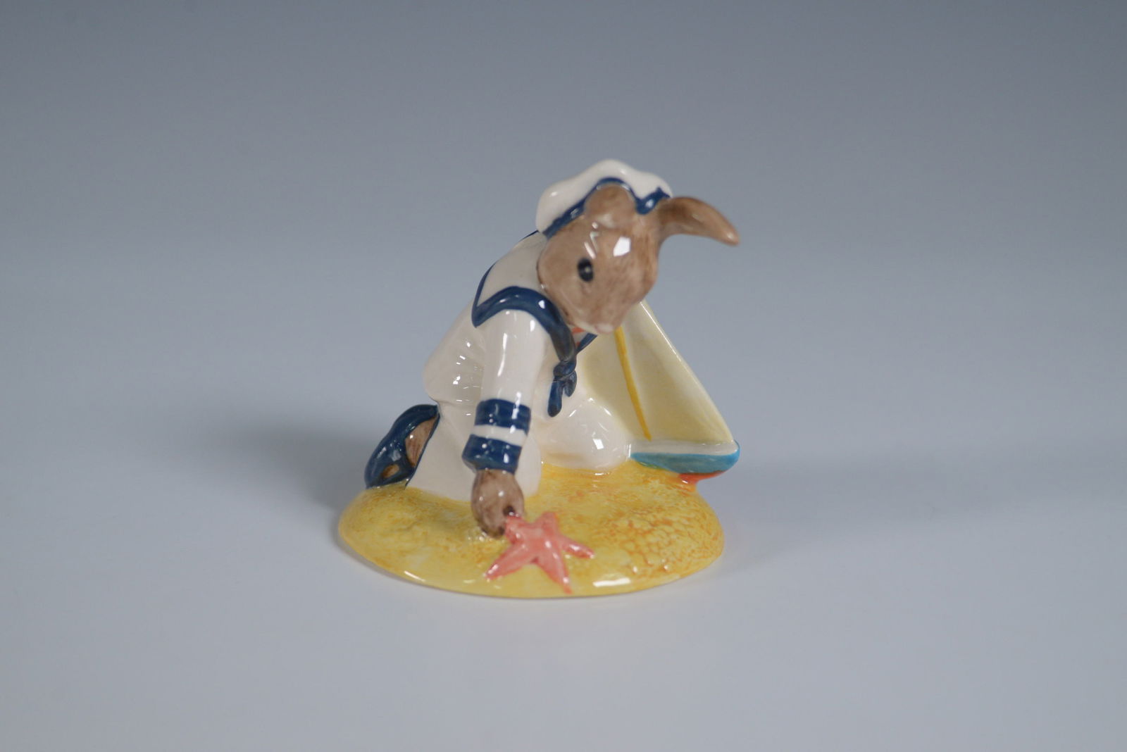 Royal Doulton Bunnykins Figurine Sailor Bunnykins DB166 (1 of 4)