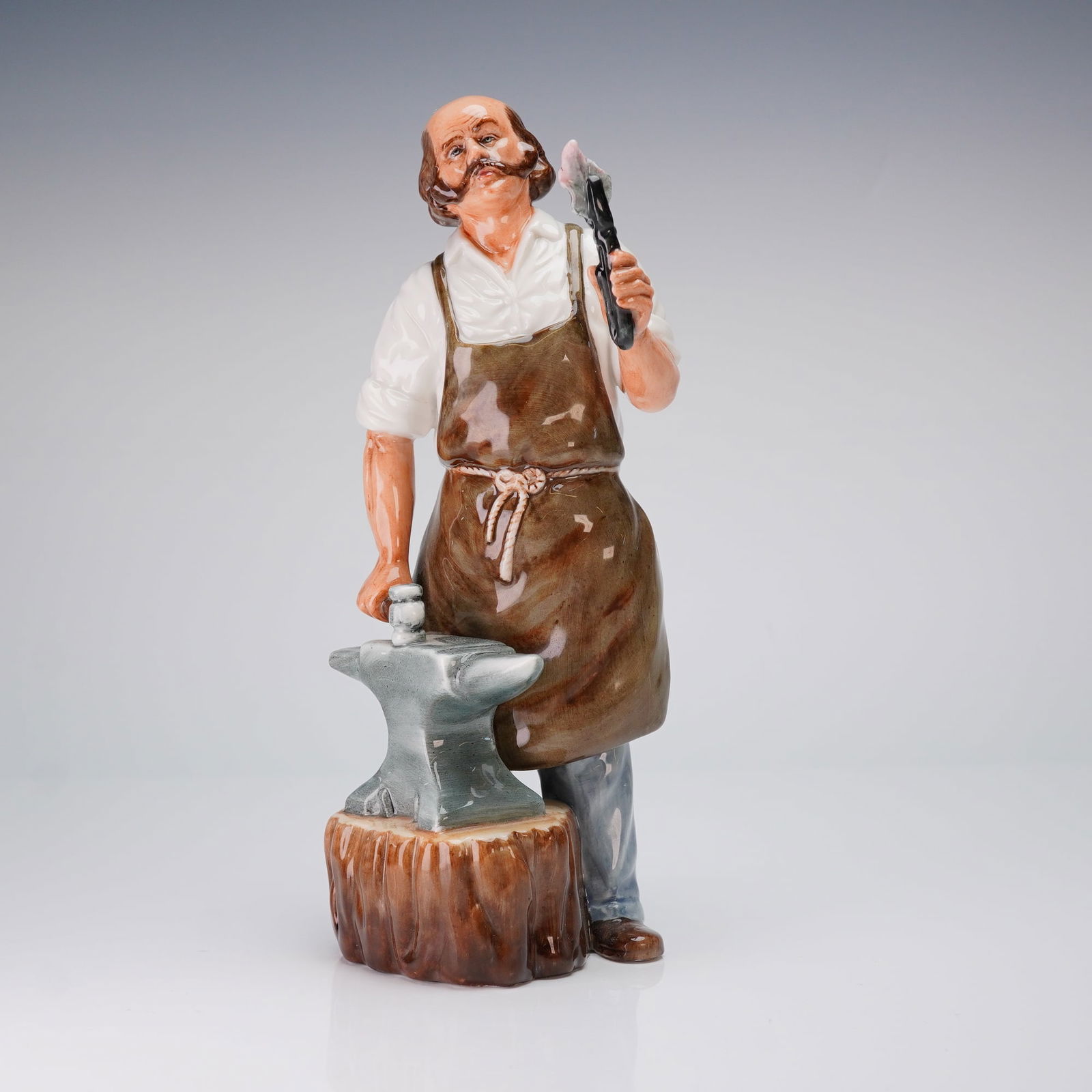 Royal Doulton Figurine The Blacksmith HN2782 (1 of 3)