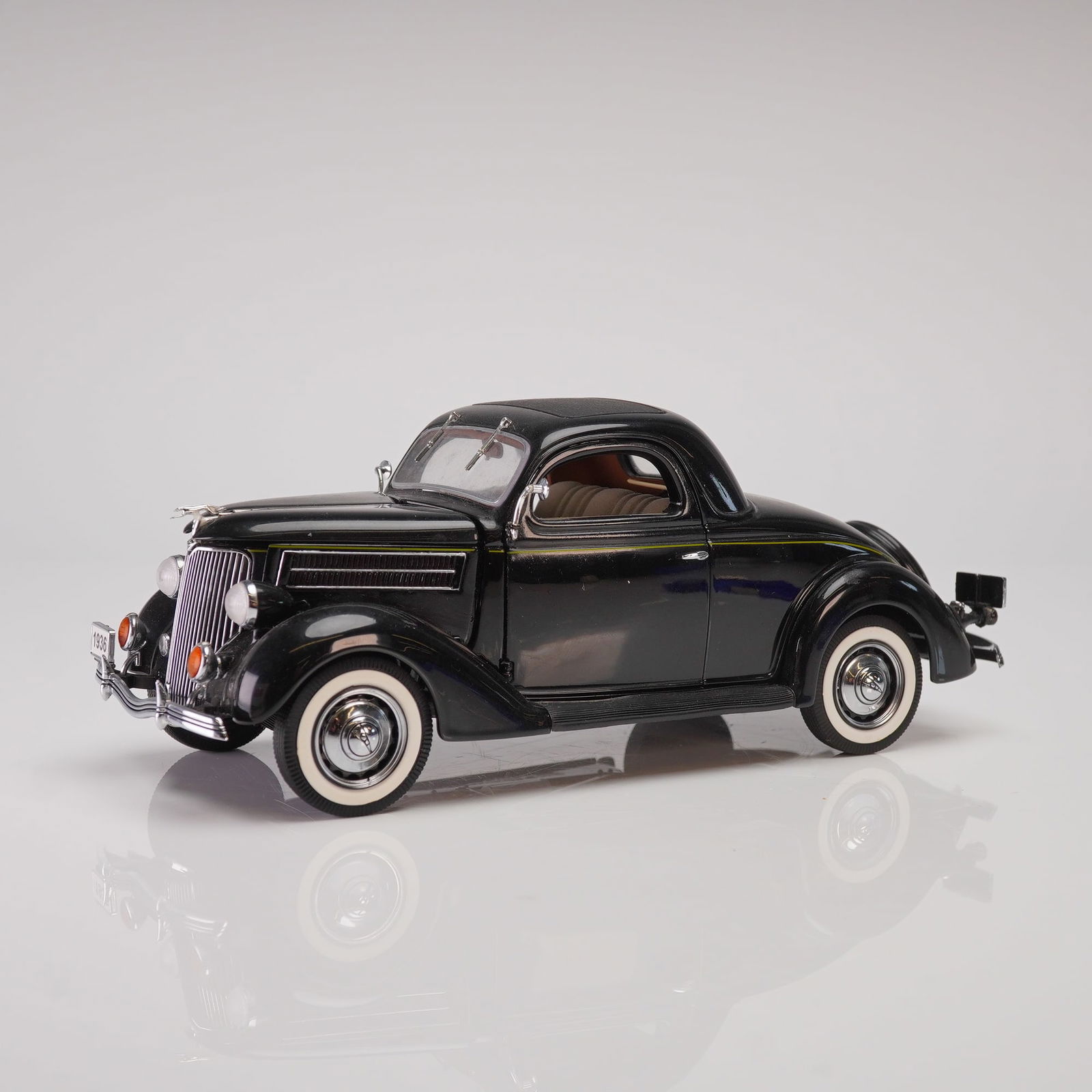 Danbury Mint 1936 Ford Deluxe Coupe Die-Cast Replica Model (1 of 4)