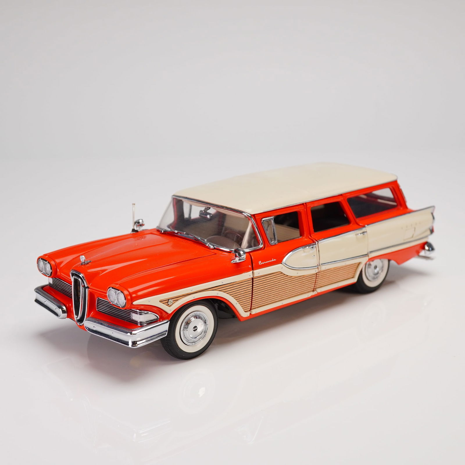 Danbury Mint 1958 Edsel Bermuda Station Wagon 1:18 Scale Diecast Model (1 of 4)
