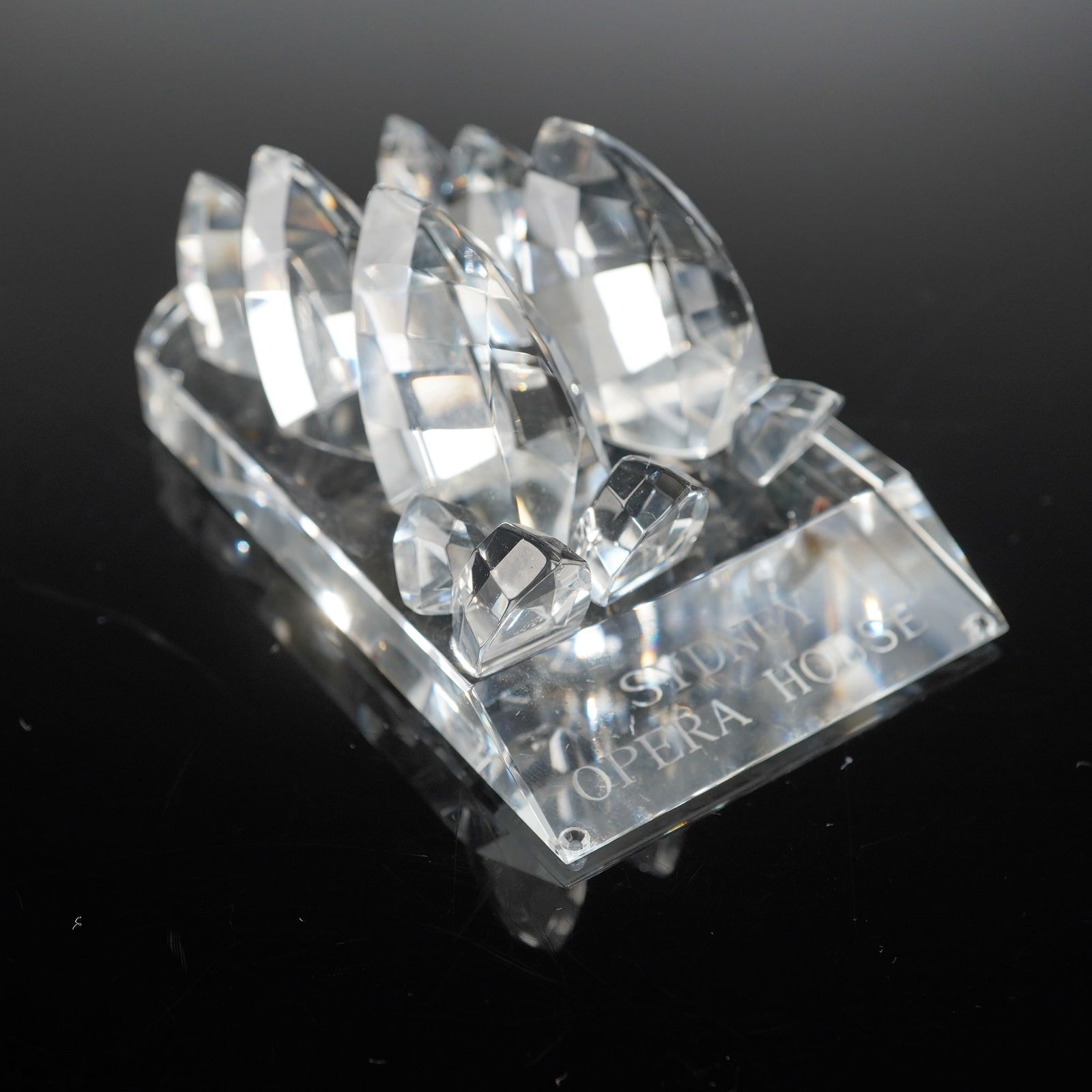 Crystal Sydney Opera House Paperweight (1 of 3)