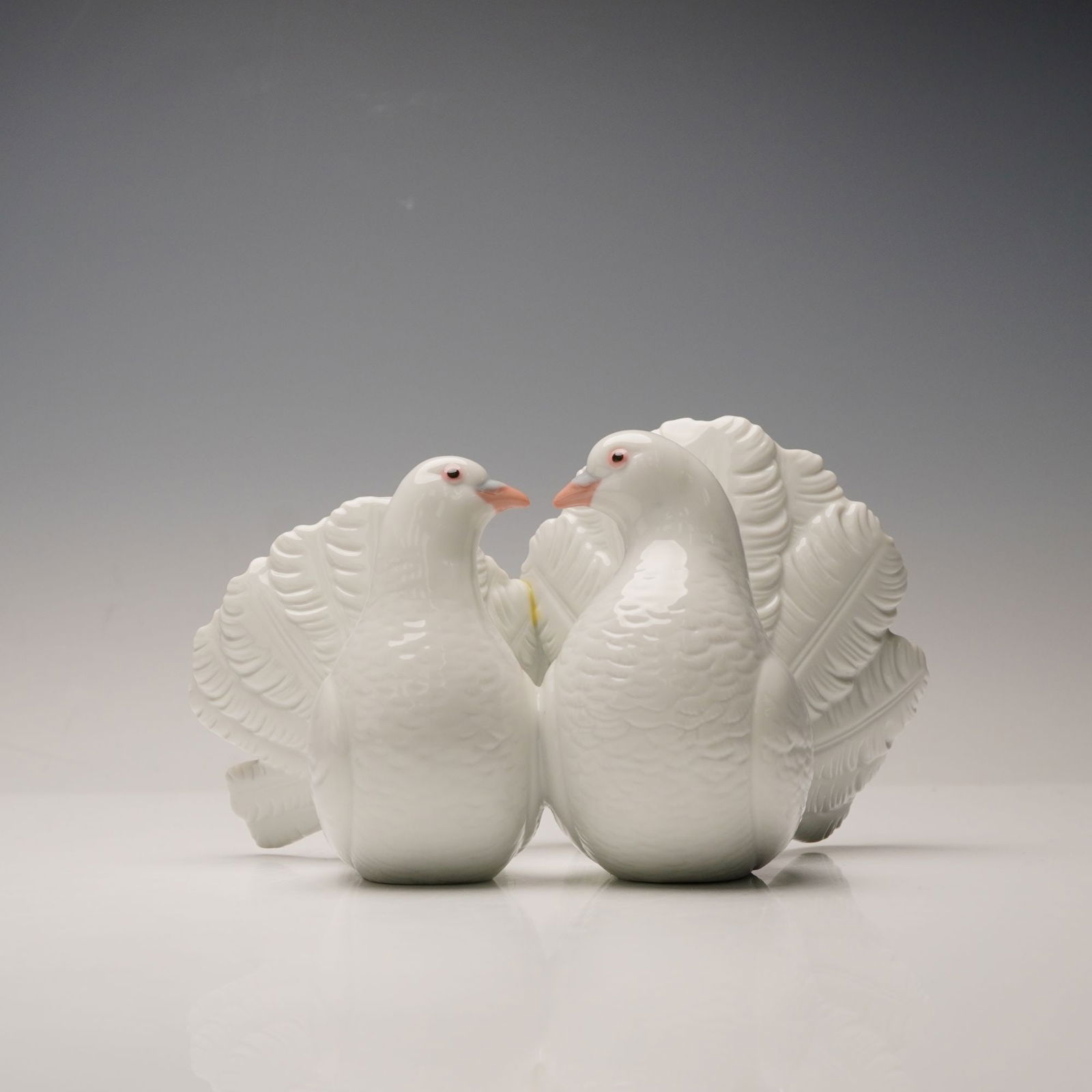 Lladro Porcelain Figurine Couple of Doves Model 1169 with Original Box (1 of 6)