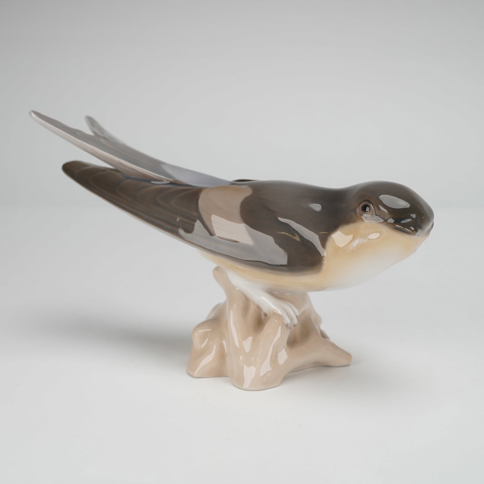 Bing & Grondahl Bird Figurine, Swallow Looking to the Side (1 of 3)