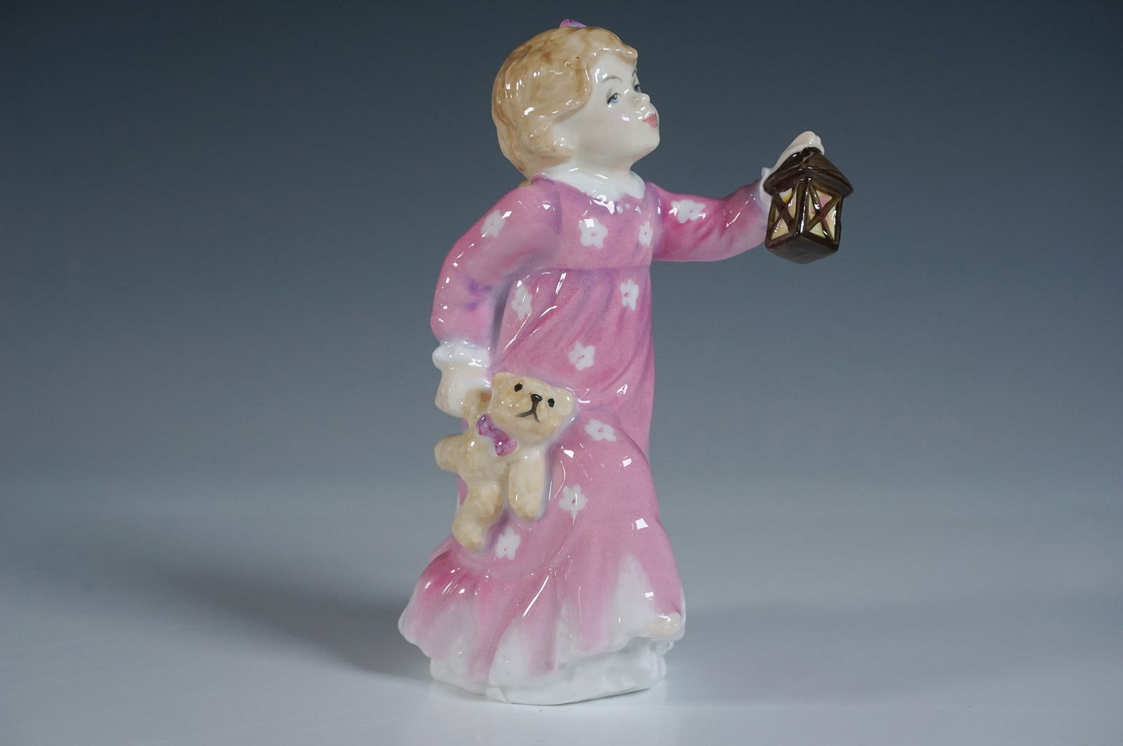 Royal Doulton Figurine, Time for Bed HN3762 (1 of 5)