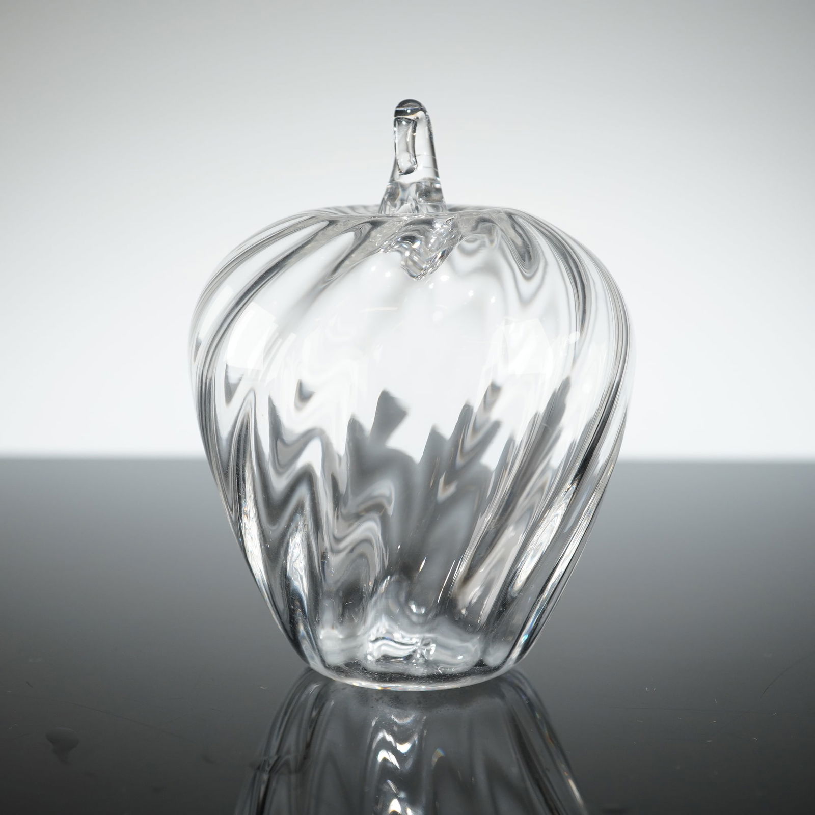 Steuben Crystal Holiday Apple Ornament (1 of 2)