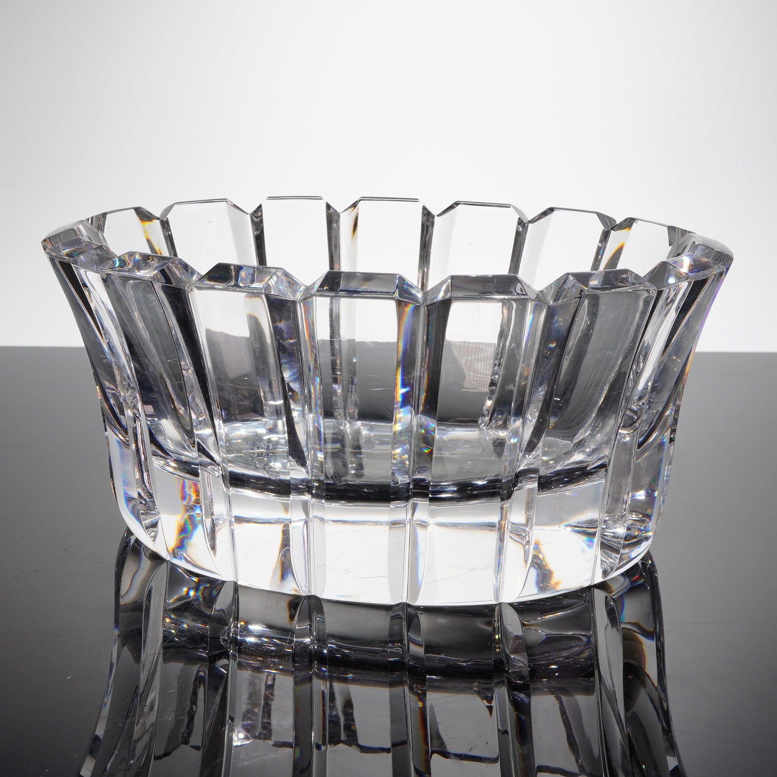 Orrefors by Gunnar Cyren Stenhammar Crystal Oval Centerpiece Bowl: A clear cut crystal bowl, identified as the Stenhammar patern designed by Gunnar Cyren for Orrefors Crystal. This oval centerpiece bowl features heavy geometric faceting characterized by vertical rect