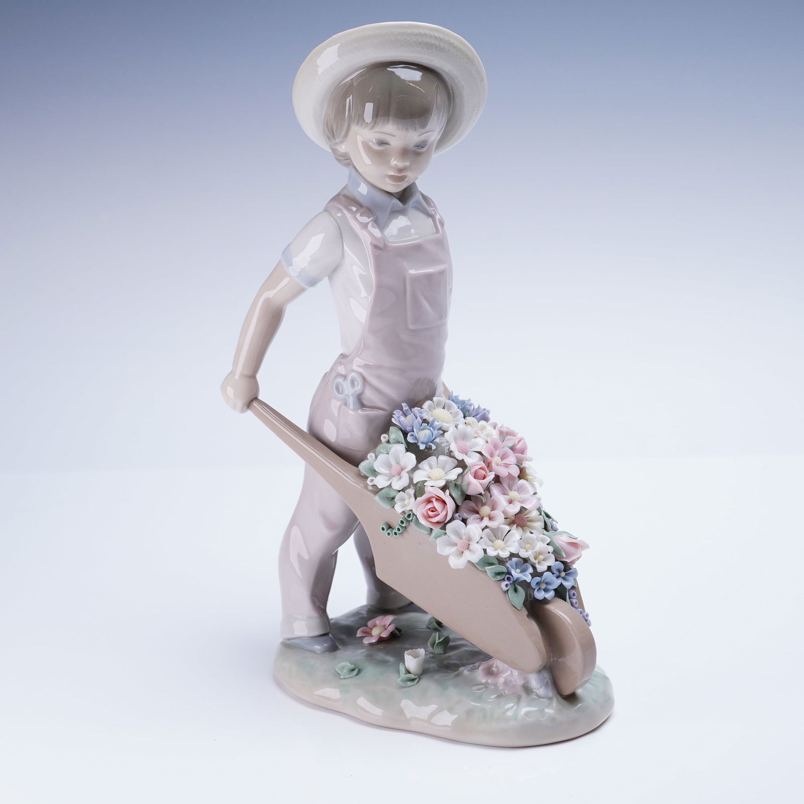 Lladro Porcelain Figurine, Little Gardener 1001283 (1 of 4)