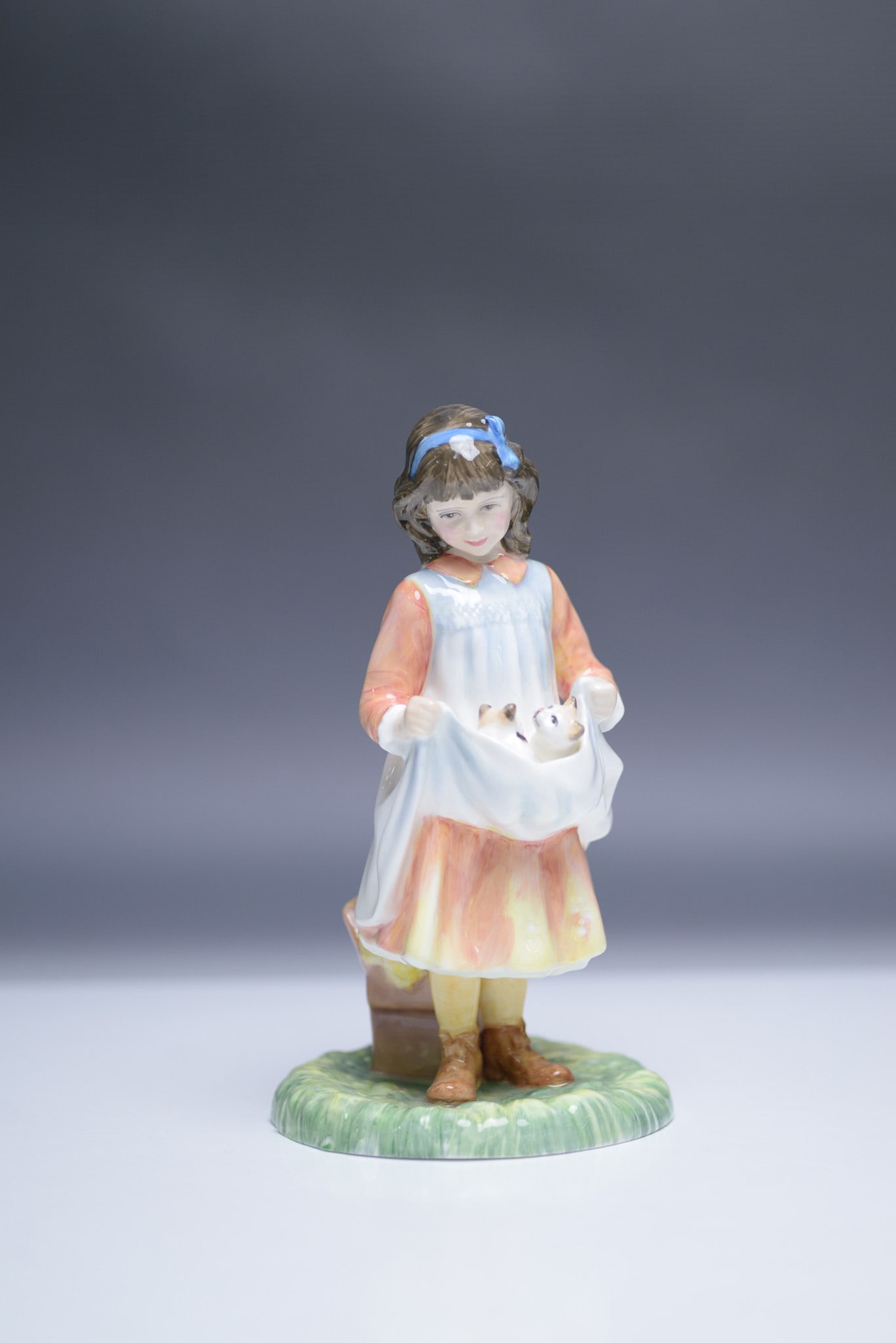 Royal Doulton Age of Innocence First Outing Figurine HN3377 (1 of 5)