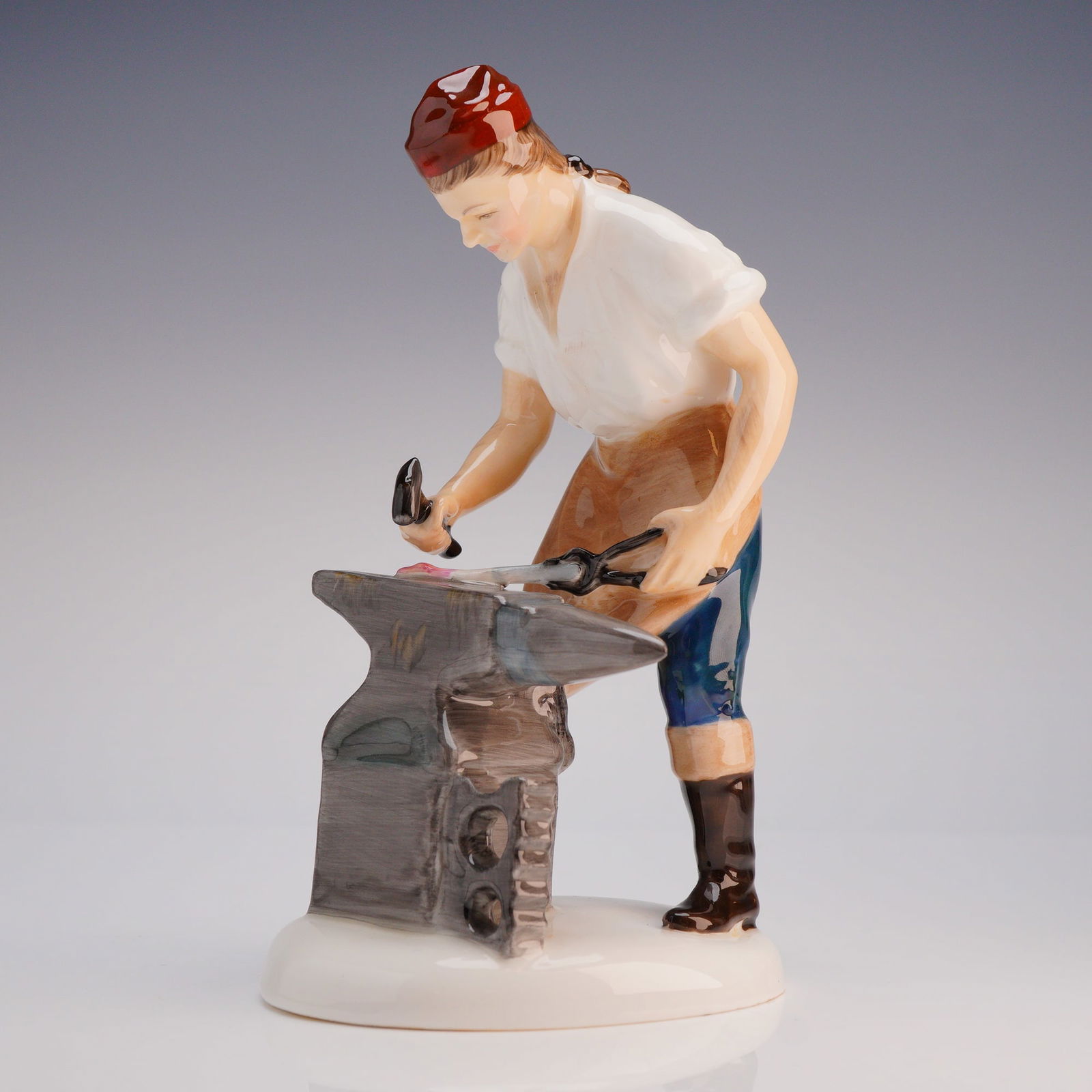 Royal Doulton Figurine Blacksmith of Williamsburg HN 2240 (1 of 4)