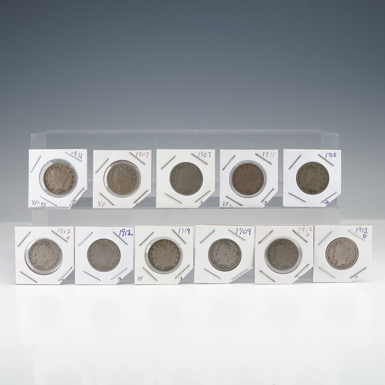 11pc US Liberty Head "V" Nickels, 2-1907, 2-1909, 1910, 2-1911, 4-1912: A collection of 11 US 5 Cents Liberty Head "V" Nickels, Type 2, featuring the required "CENTS" denomination on the reverse. The design is attributed to Charles E. Barber. Dates included are: 1907 (2),