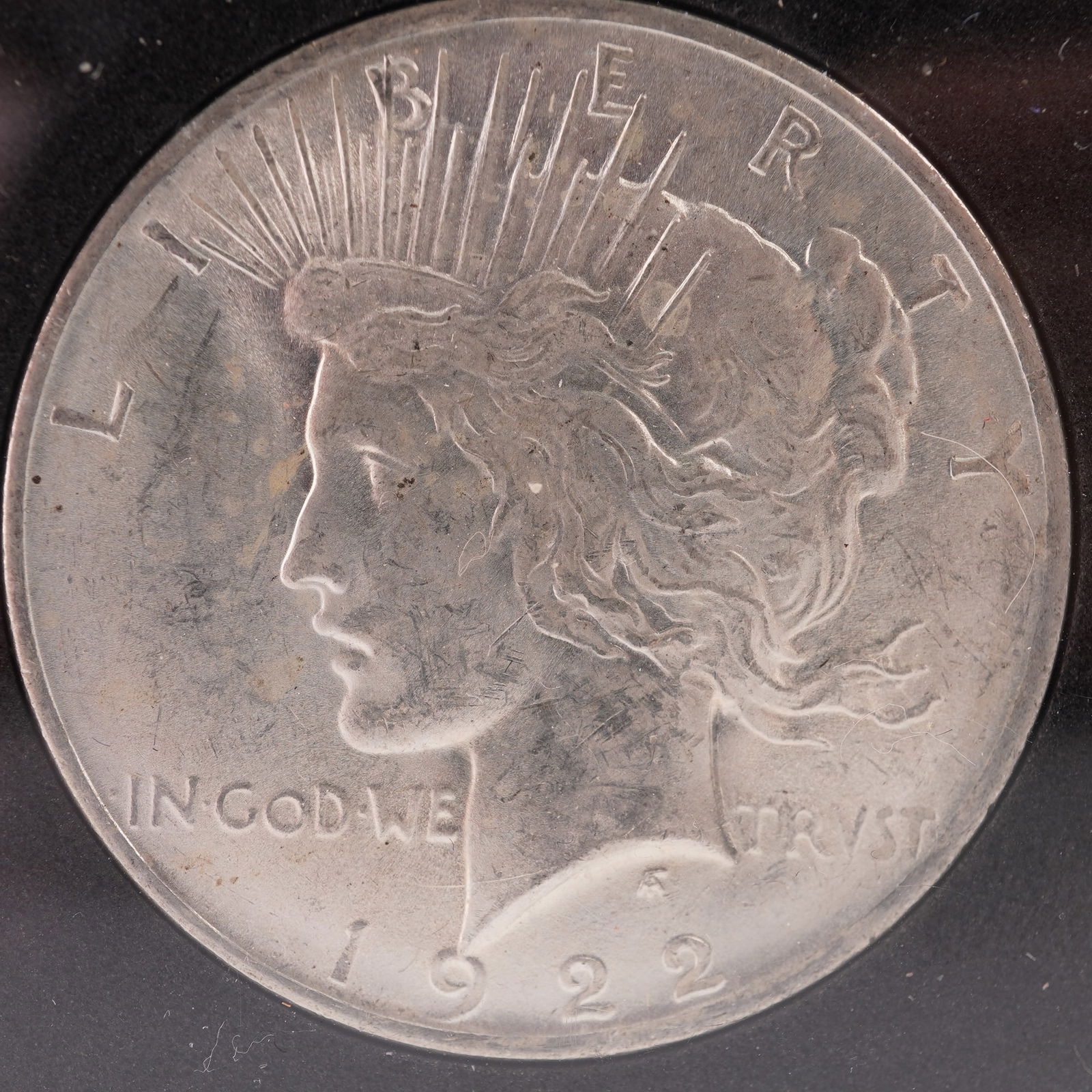 1922 Peace Silver Dollar (1 of 2)